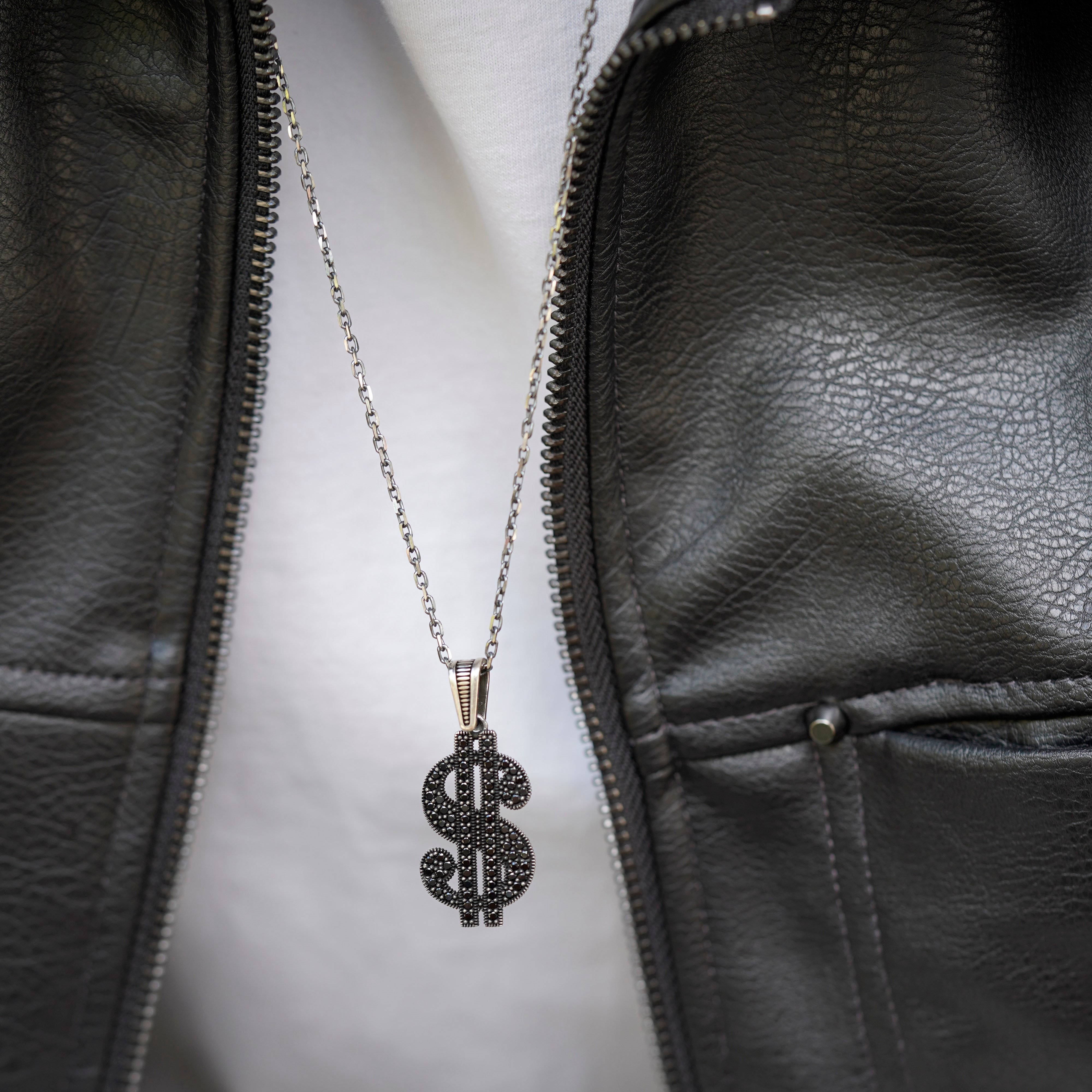 Siyah Taşlı Dolar Kolye