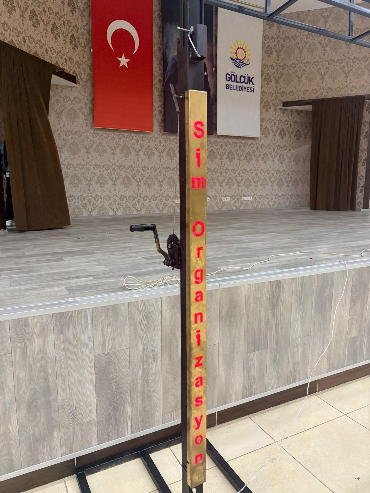 vinçli arka fon ve truss demiri  reklaml