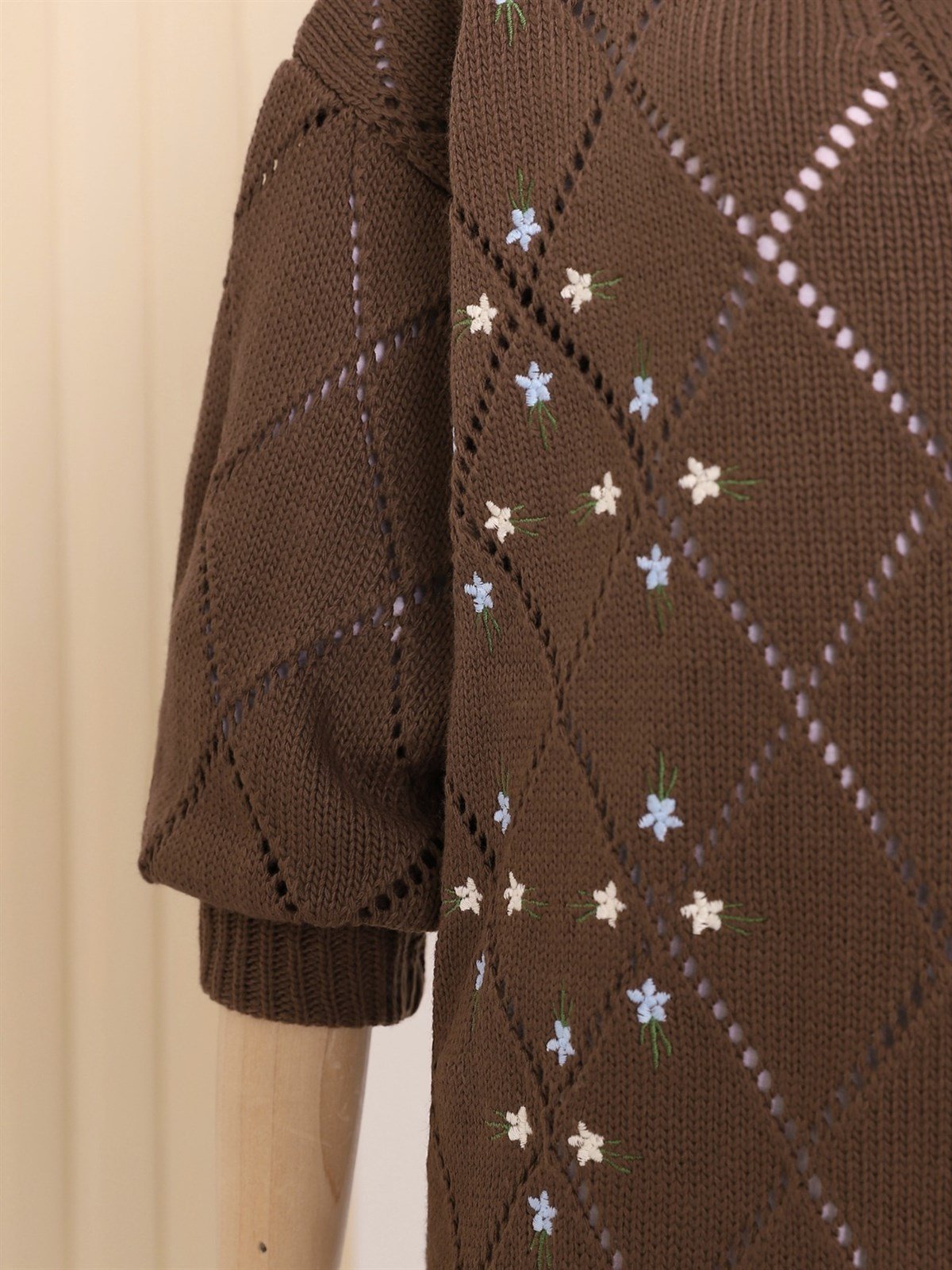 Ajurlu Çiçek Nakışlı Düğmeli Triko Hırka      -K. Kahve