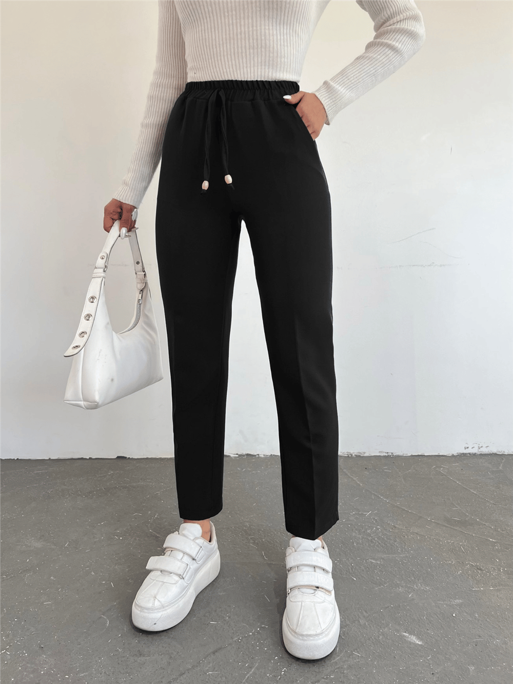 Pantolon-Beli Lastikli Çift Cepli Bağcık Detaylı Pantolon -Siyah-286-0785-R01