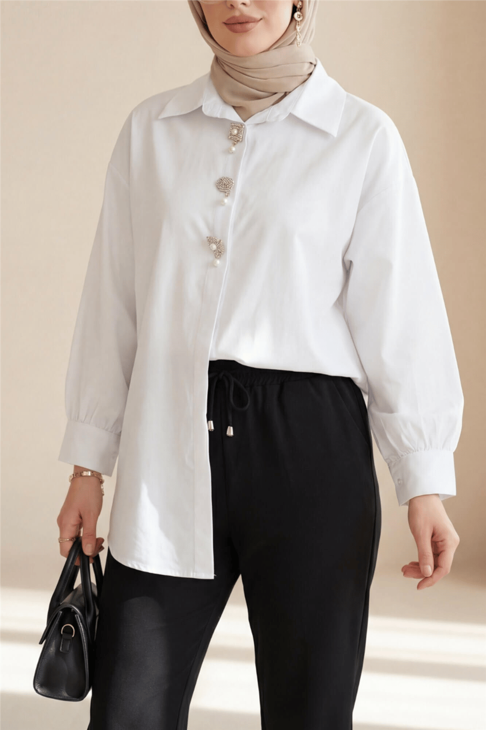 Broş Detaylı Gizli Düğmeli Poplin Gömlek -Beyaz-Gömlek-398-11001-R02