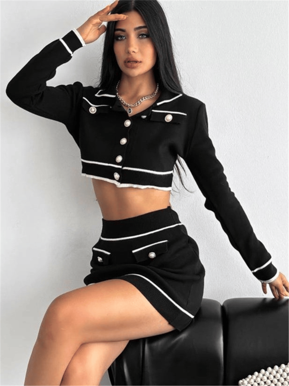 طقم قصير مزين باللؤلؤ ومزين بجيب - أسود-Crop Takım-385-2567-R01