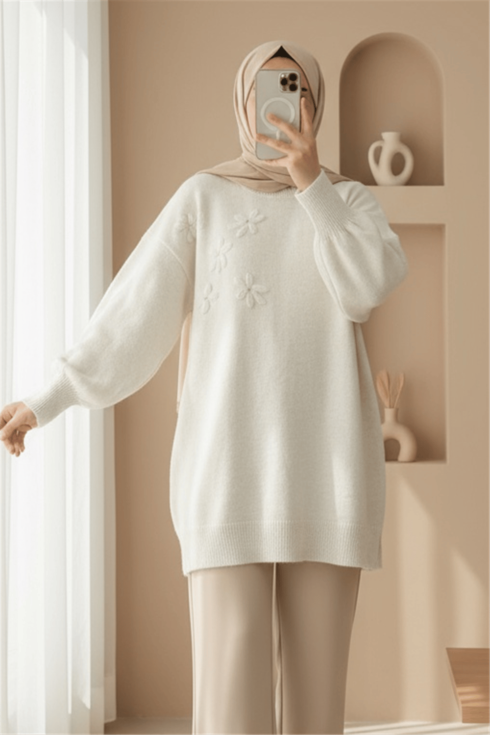 Çiçek Desenli Taşlı Yumoş Triko Kazak -Ekru-Kazak-295-4515-R07