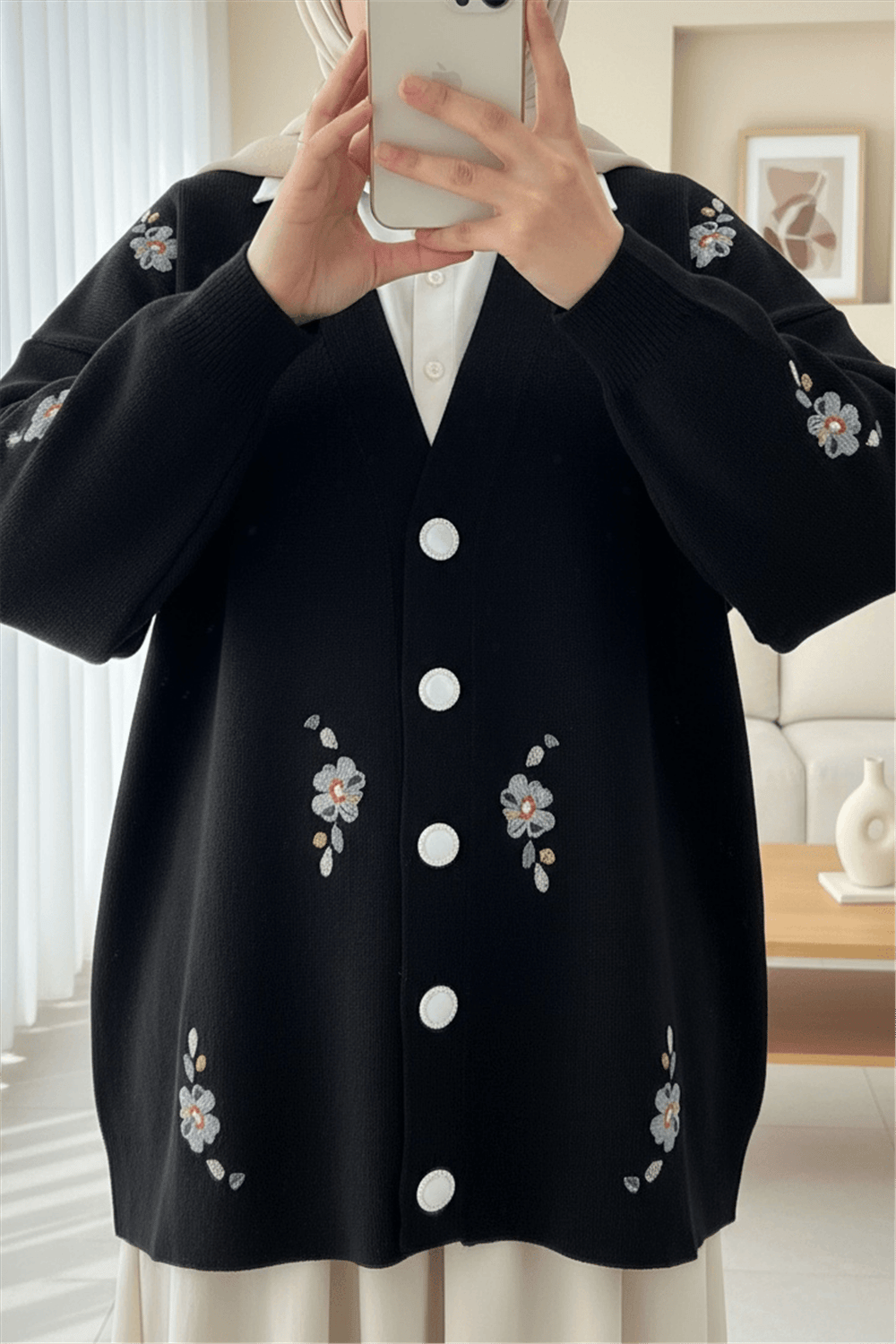 Çiçek Nakışlı Parlak Düğmeli Triko Hırka -Siyah-Hırka-357-6248-R01