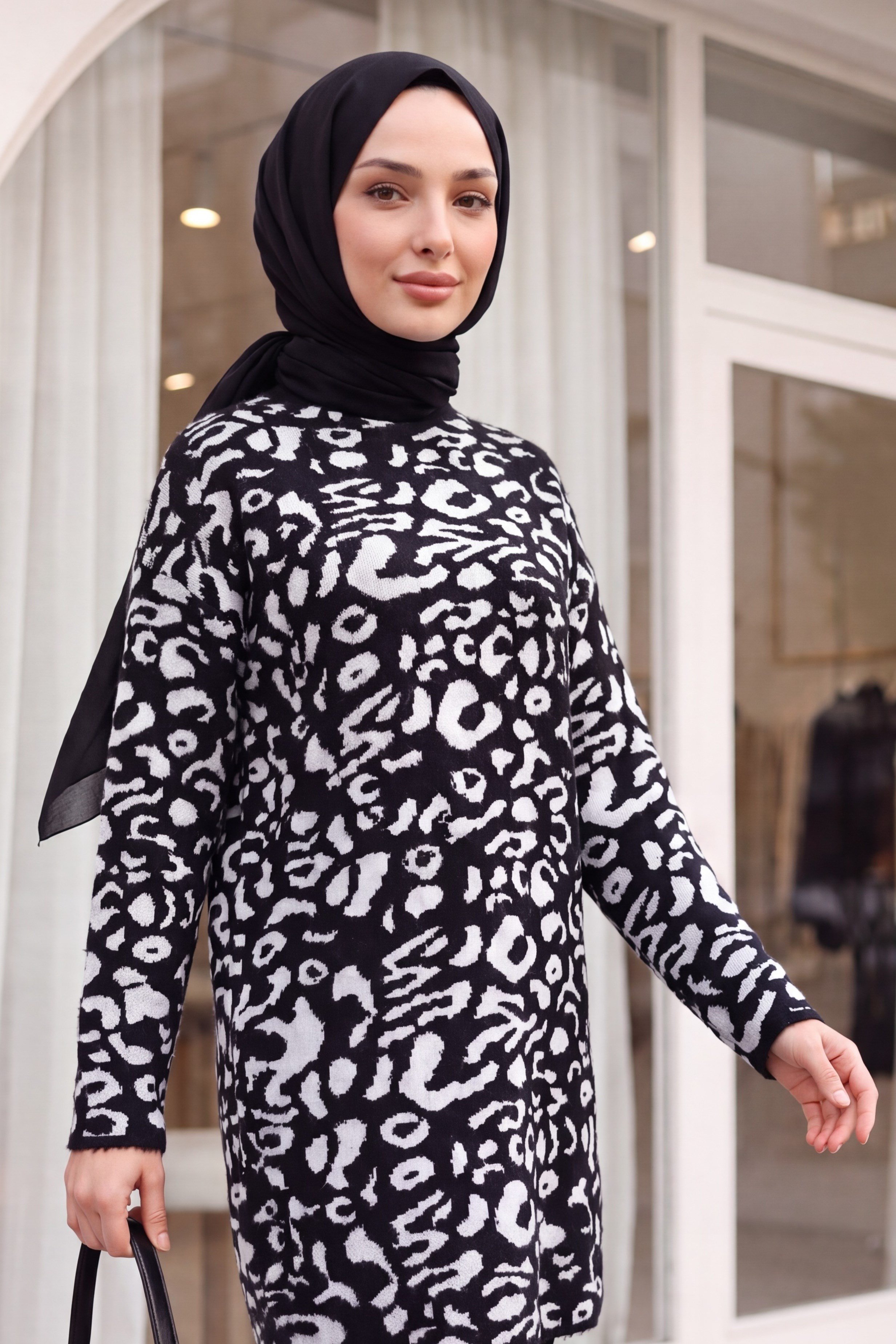 Dik Yaka Desenli Yumoş Triko Tunik  -Siyah