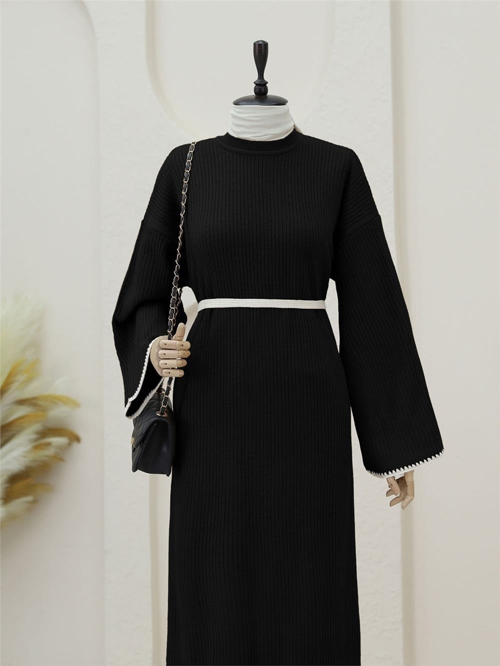 Etek Ucu ve Kolları Nakışlı Bağcıklı Triko Elbise -Siyah-295-3426-R01