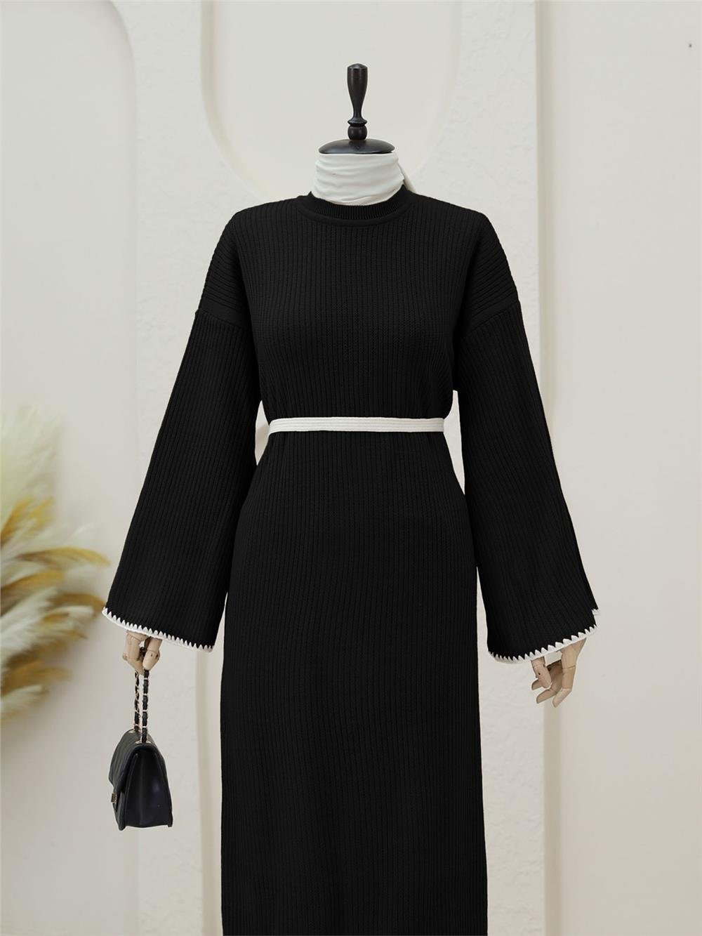 Etek Ucu ve Kolları Nakışlı Bağcıklı Triko Elbise -Siyah-295-3426-R01