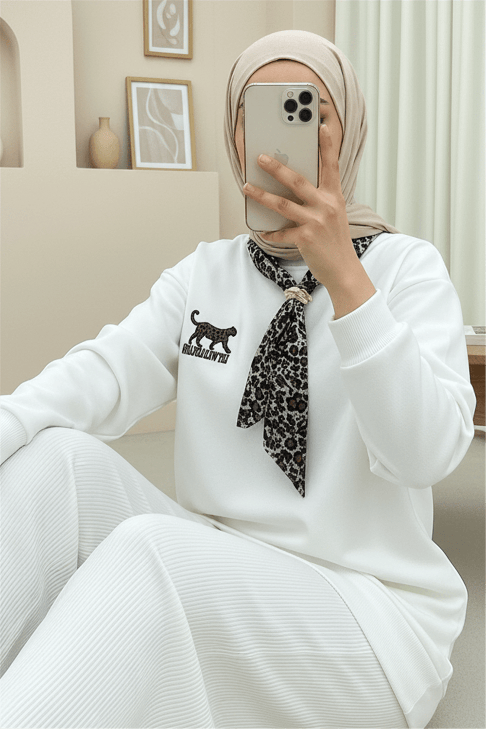 Fularlı Leopar Armalı 3 İplik Sweat -Beyaz-Sweatshirt-349-5288-R02