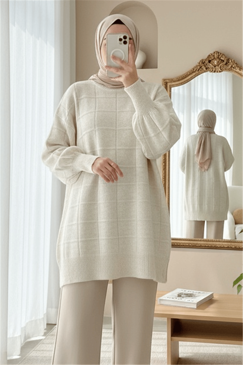 Kare Desenli Yırtmaçlı Yumoş Triko Tunik -Ekru-Tunik-295-4510-R07