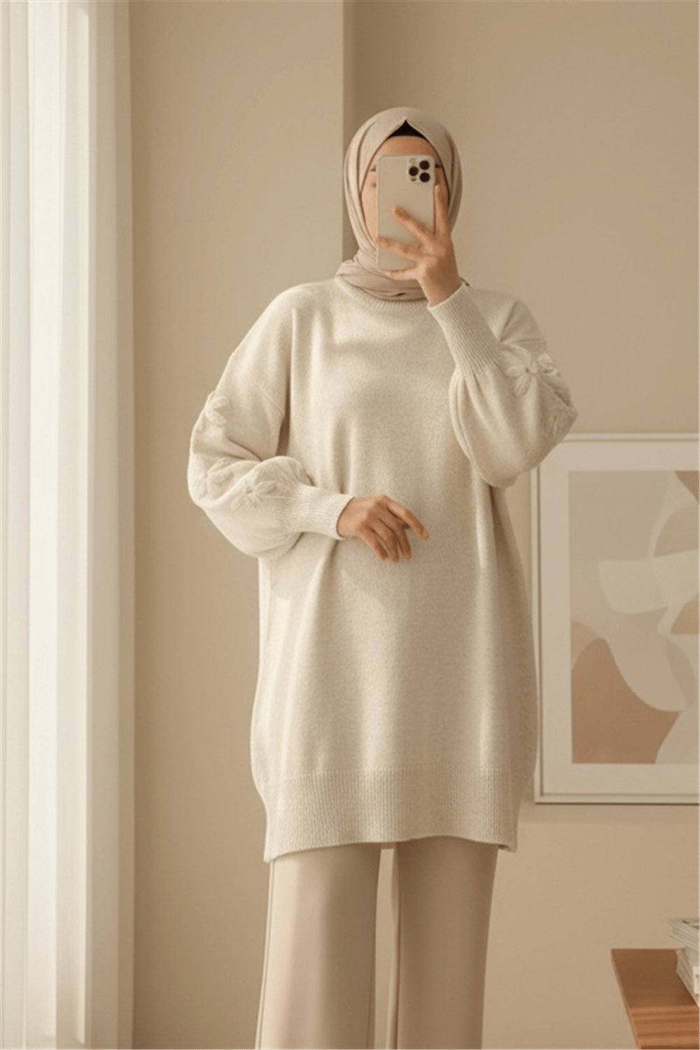 Kolu Çiçek Detaylı Yuvarlak Yaka Yumoş Triko Kazak -Ekru-Kazak-295-4526-R07