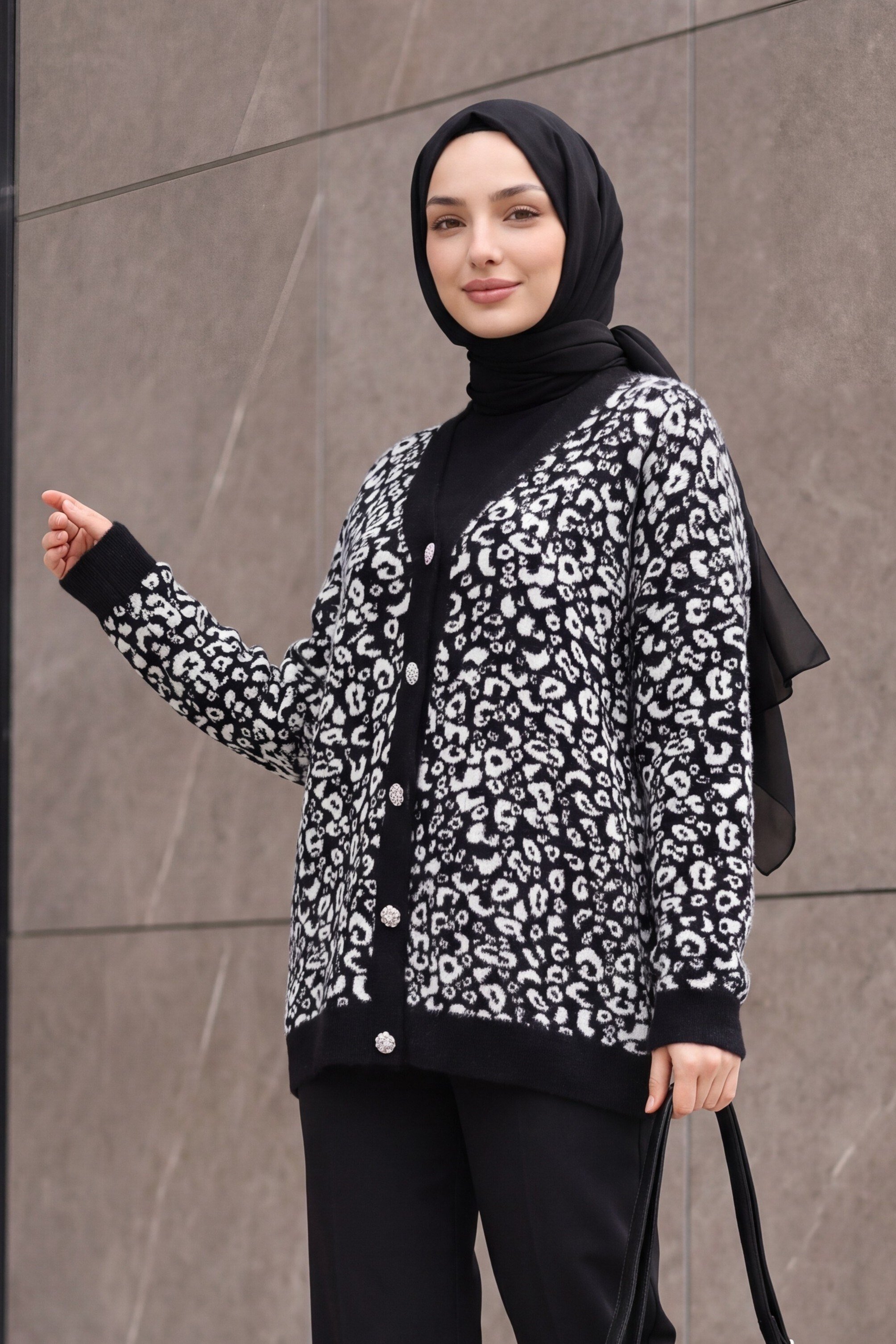 Leopar Desen Düğmeli Oversize Sakallı Triko Hırka -Siyah