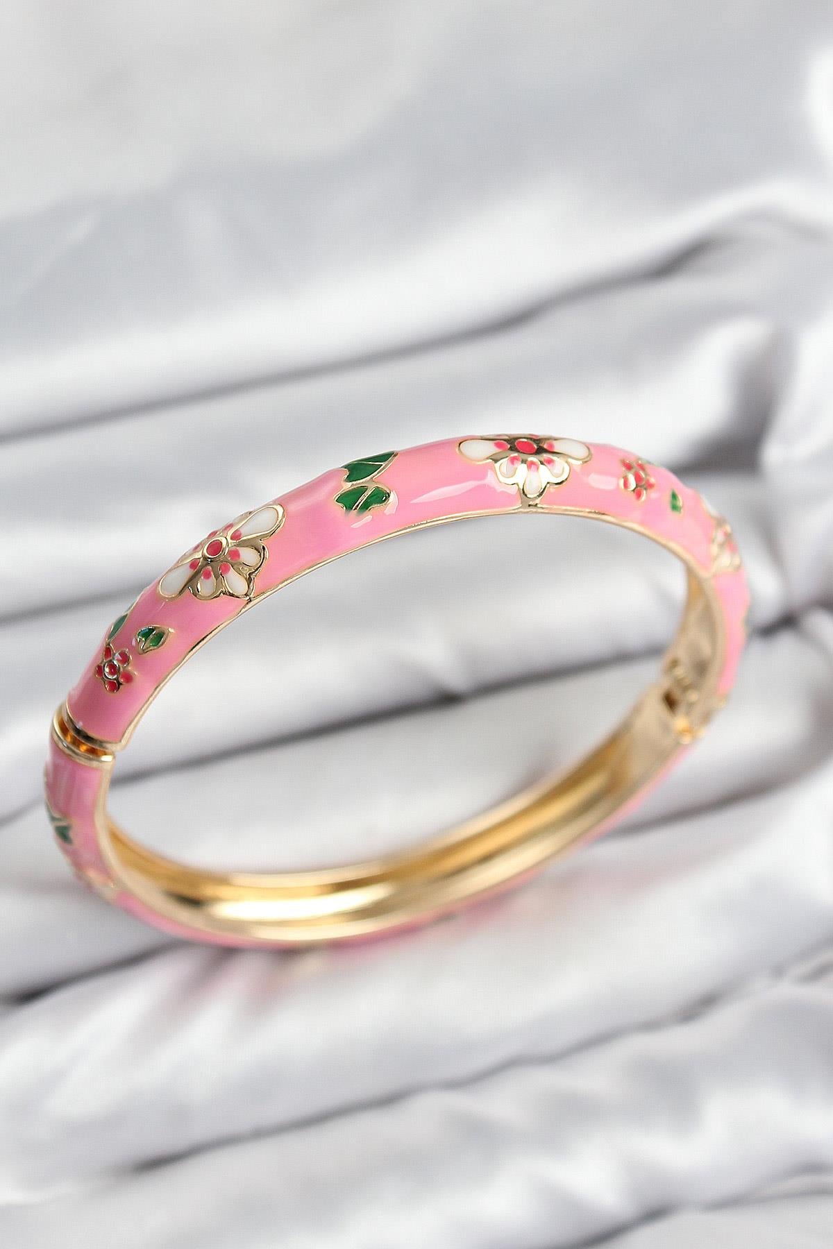 Mineli Pirinç Pembe Çiçek Motifli Gold Kadın Kelepçe