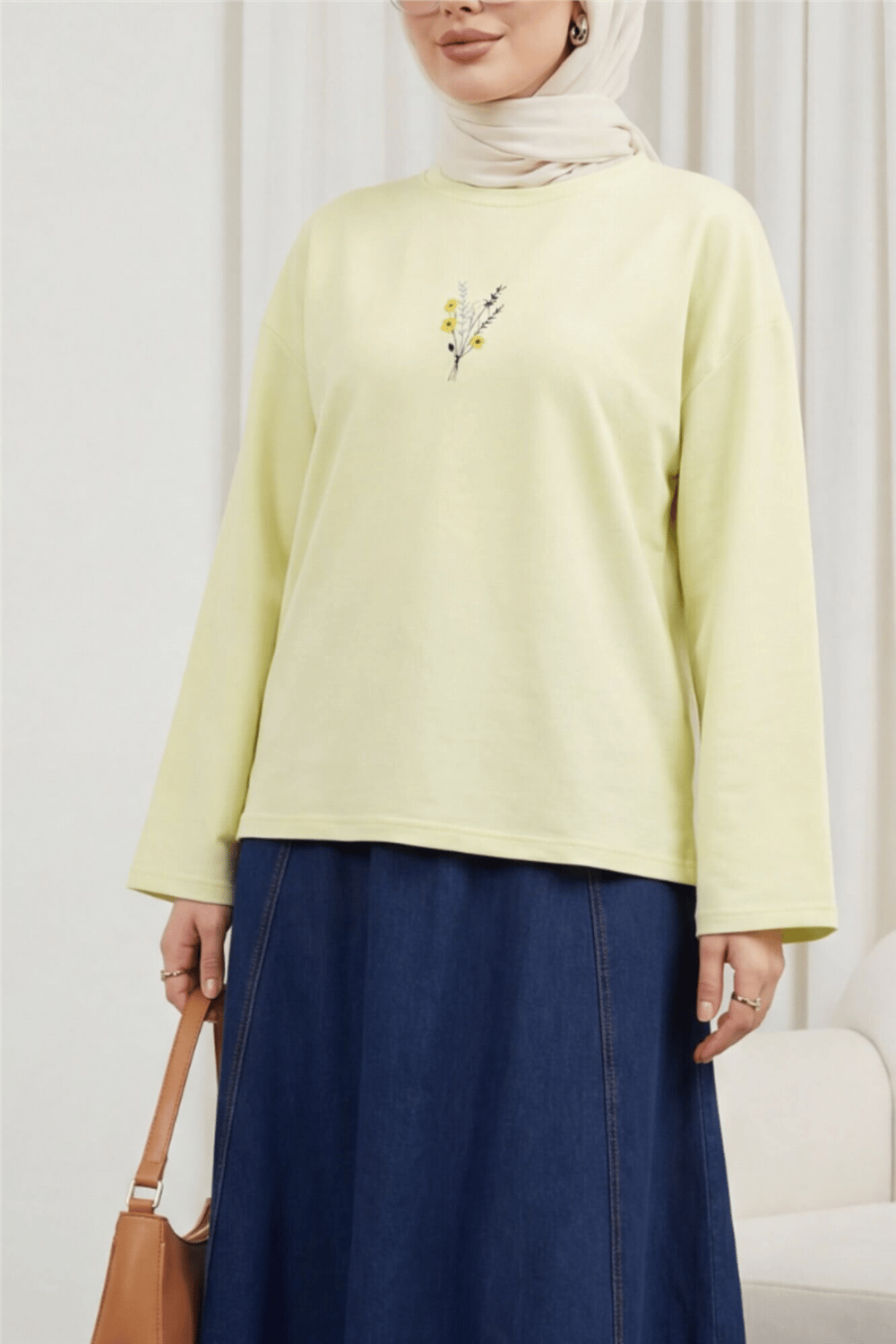 Önü Çiçek Nakışlı Yuvarlak Yaka Salaş Penye Tunik  -Açık Sarı-Tunik-253-13137-R75