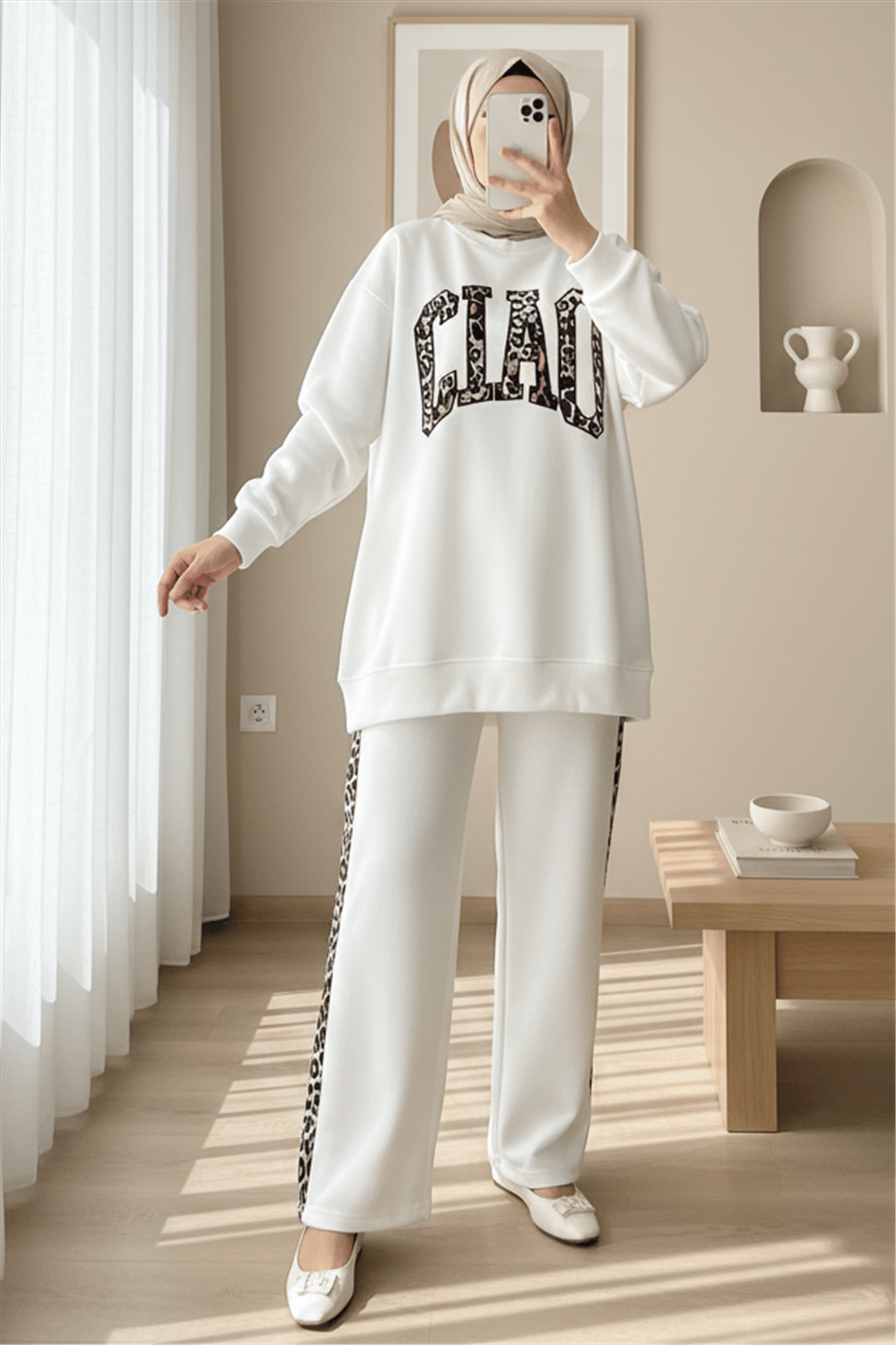 Önü Yazılı Leopar Deseni Detaylı Üç İplik Sweat Takım  -Beyaz-Takım-349-5284-R02