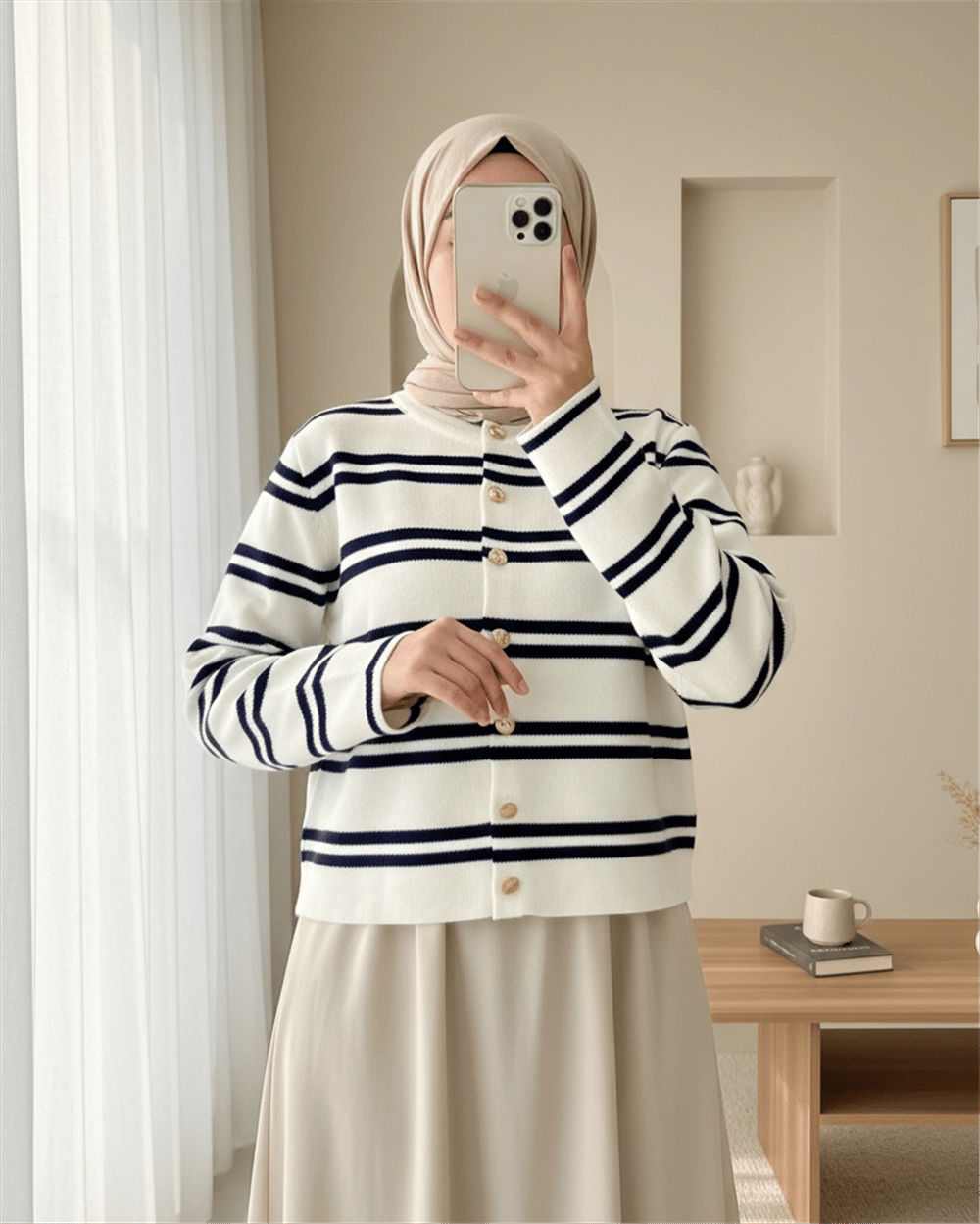 Parlak Düğmeli Çizgili Triko Hırka -Beyaz-Hırka-109-0874-R02