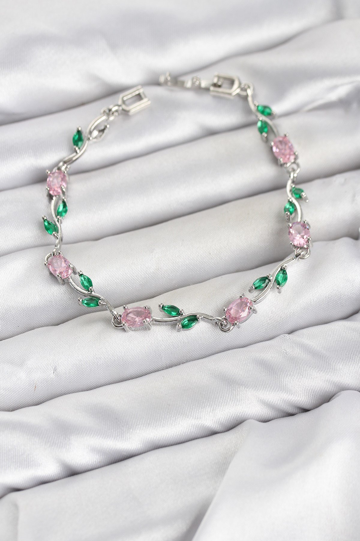 Pirinç Gümüş Renk Pembe Zirkon Taşlı Çiçek Model Kadın Bileklik
