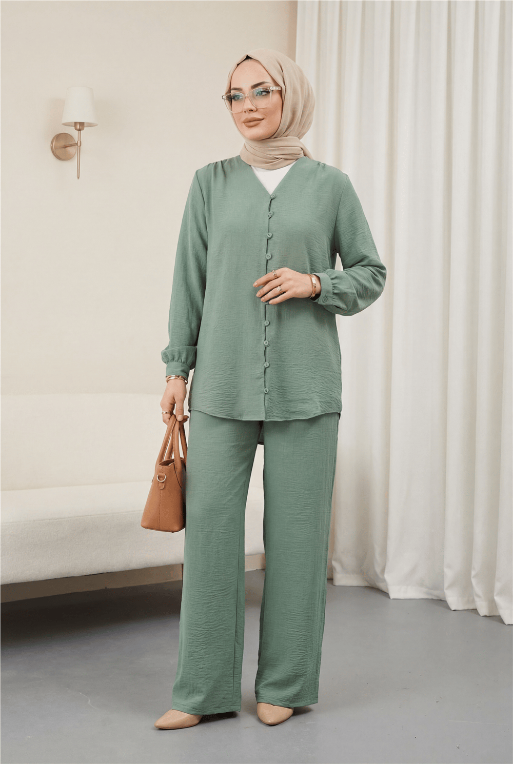 V Yaka Düğmeli Pantolonlu Ayrobin Takım  -Çağla Y.-Takım-349-7045-R70