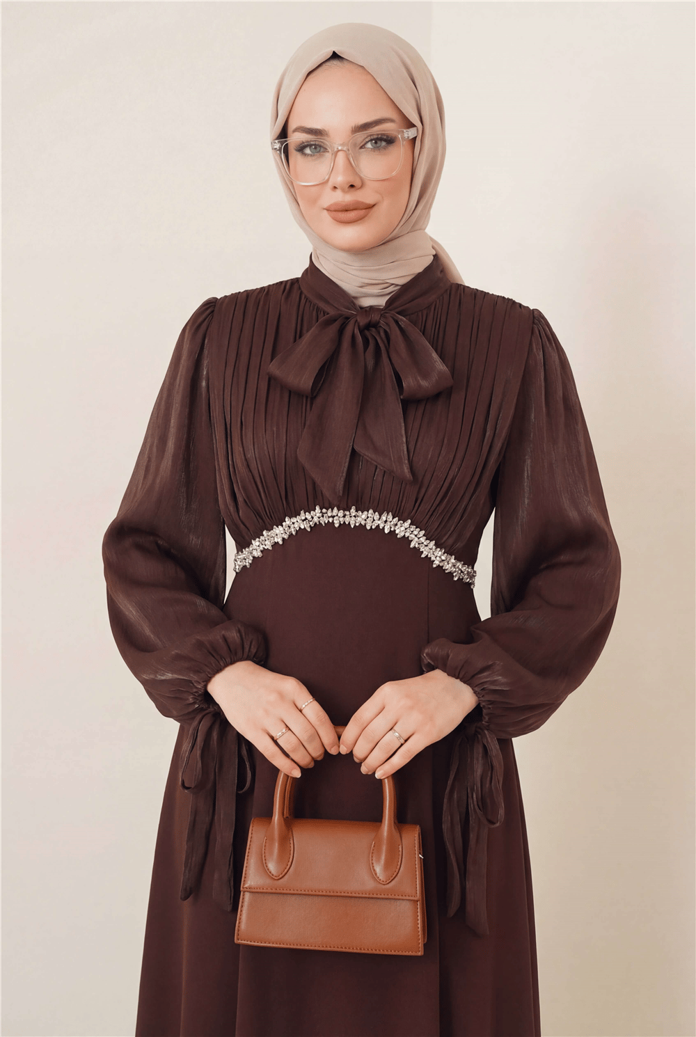 Yakası ve Kolları Bağcıklı Üstü Piliseli Janjan Saten Eteği Krep Elbise -Kahve-Abiye-316-4895-R15