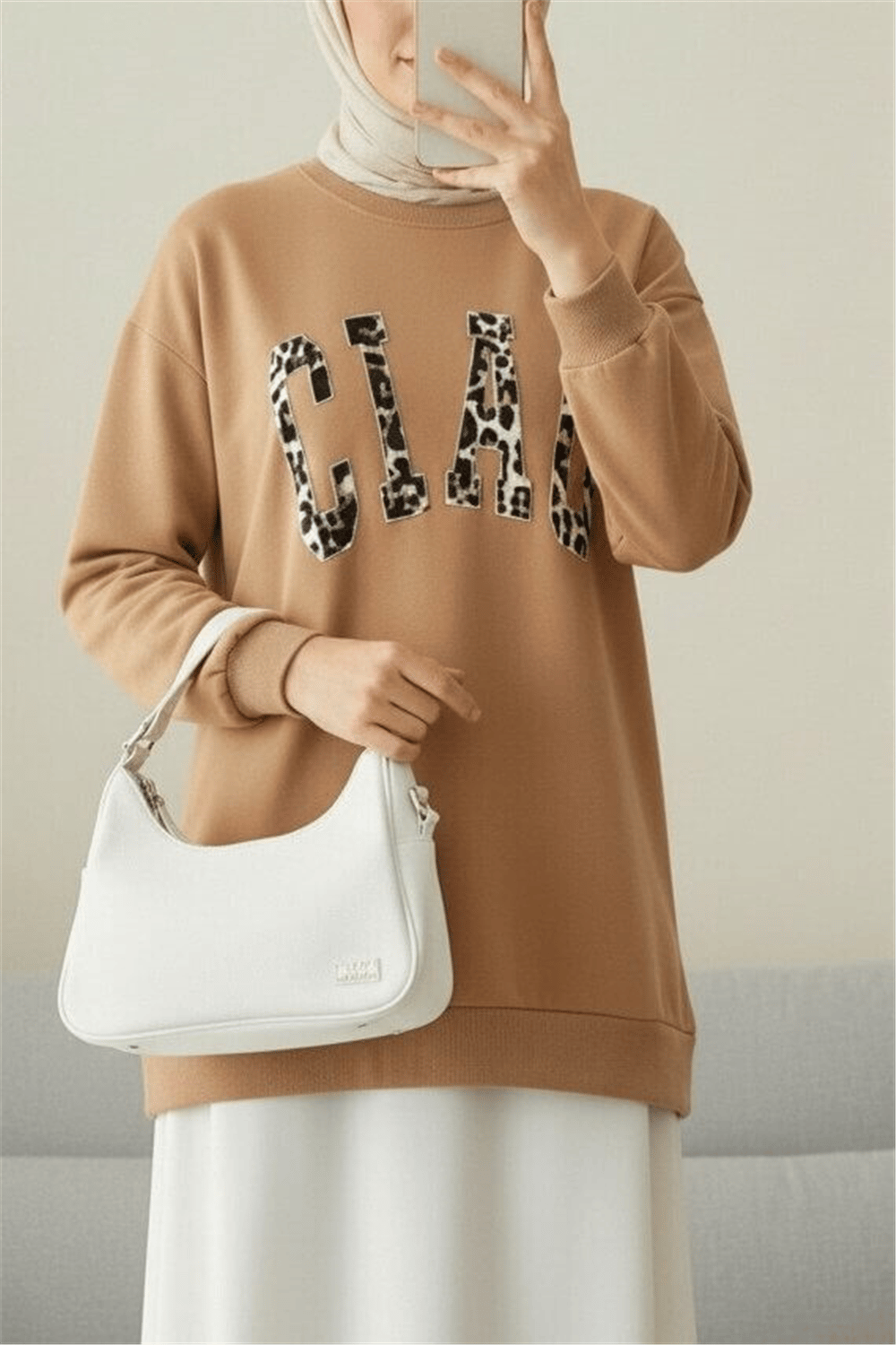 Yuvarlak Yaka Önü Nakışlı Sweat -Vizon-Sweatshirt-362-4396-R23