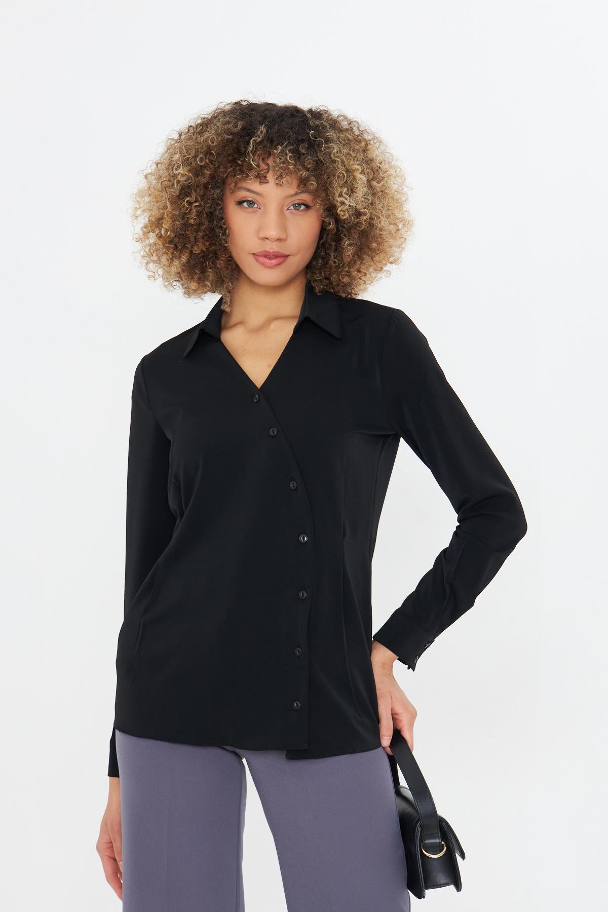  Asimetrik Pile Detay Gömlek Siyah