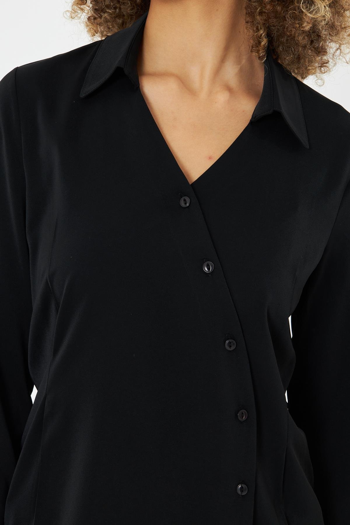  Asimetrik Pile Detay Gömlek Siyah