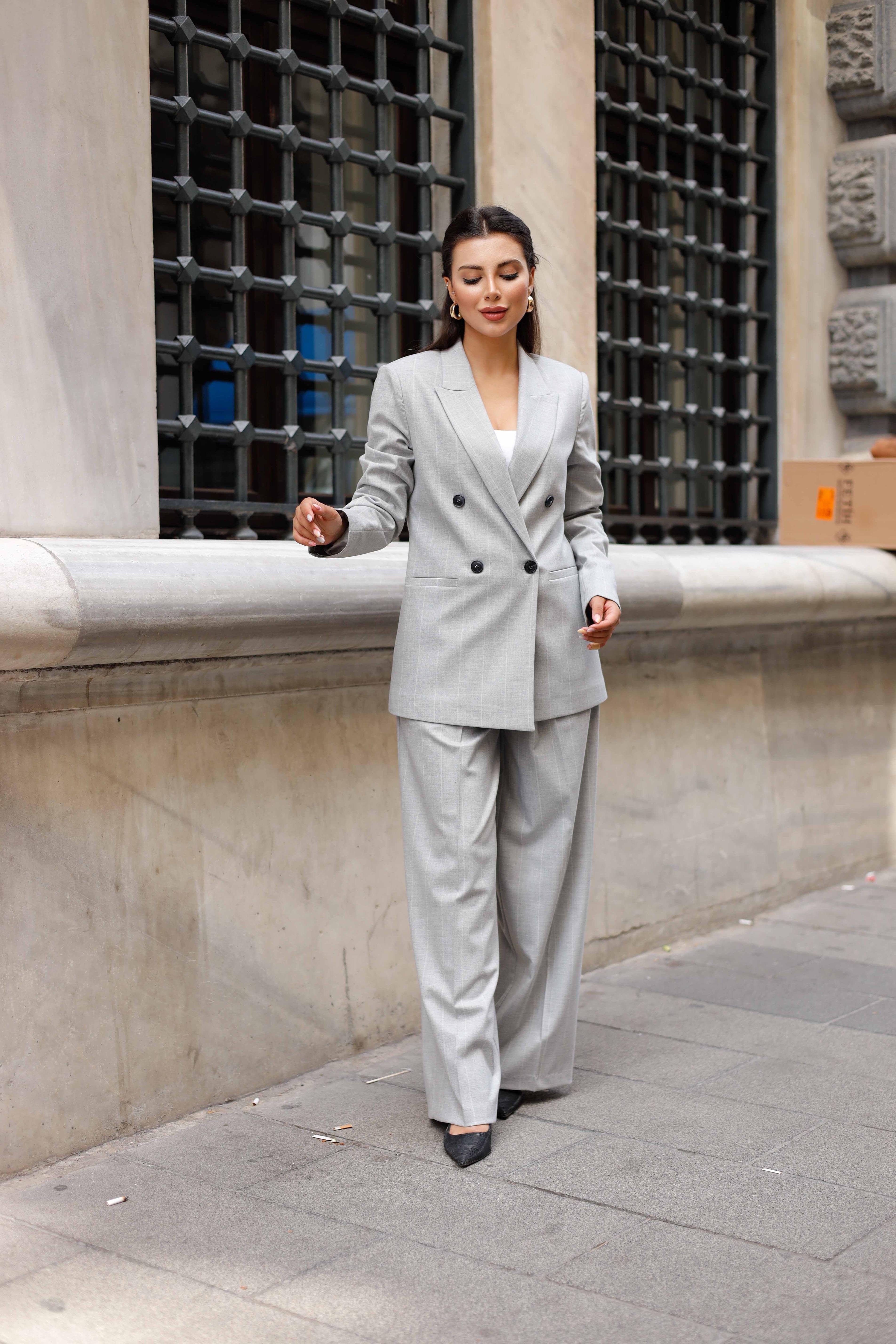 4 Düğmeli Kruvaze Geniş Çizgili Takım Açık Gri