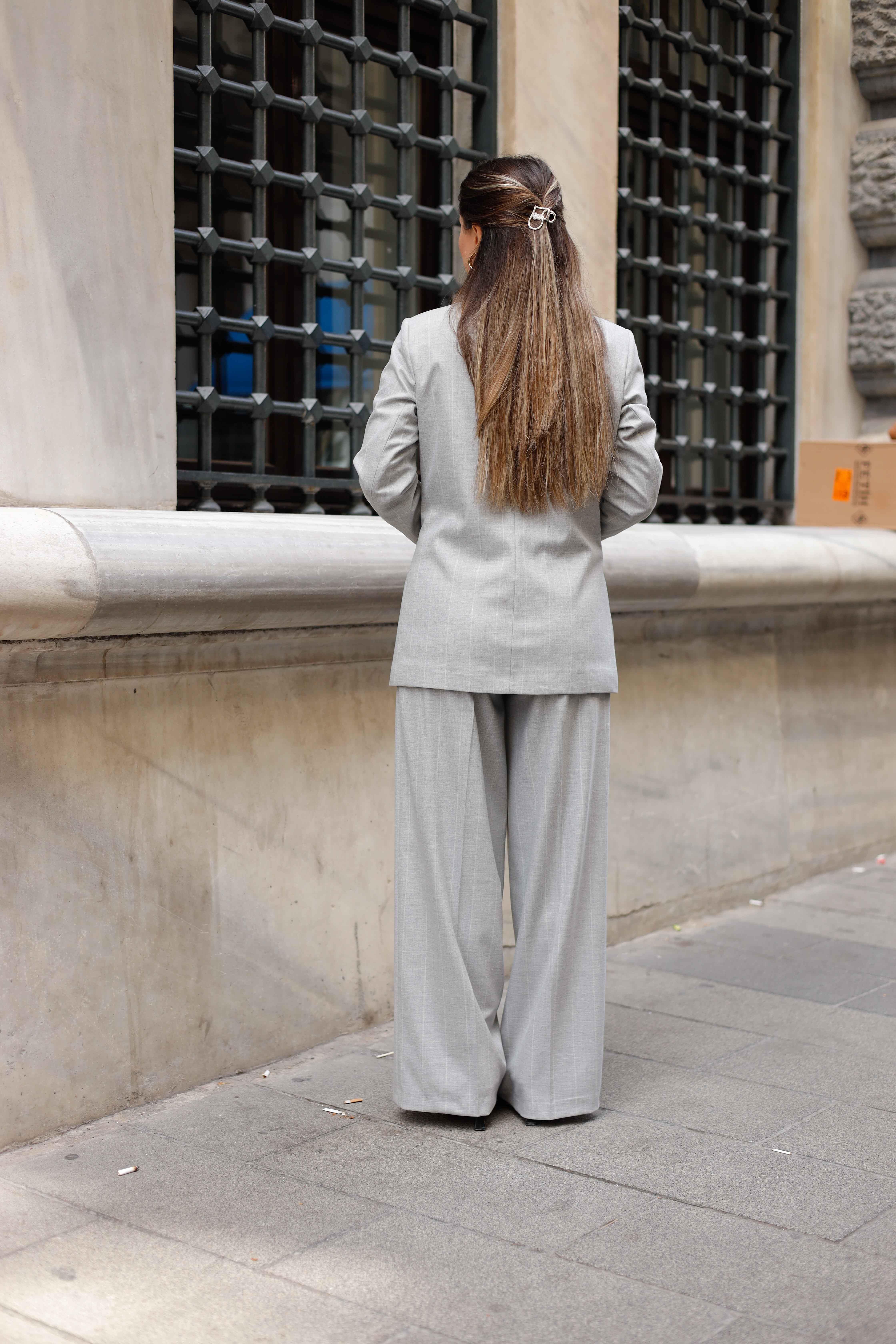 4 Düğmeli Kruvaze Geniş Çizgili Takım Açık Gri