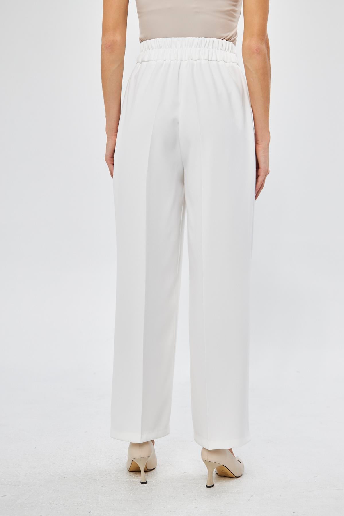 Broş Detay Bol Paça Takım