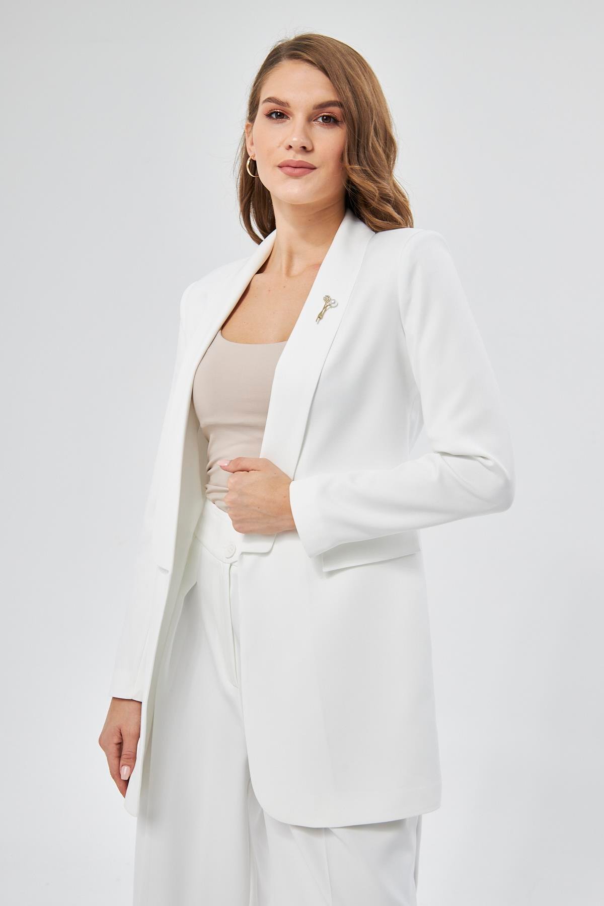 Broş Detay Bol Paça Takım