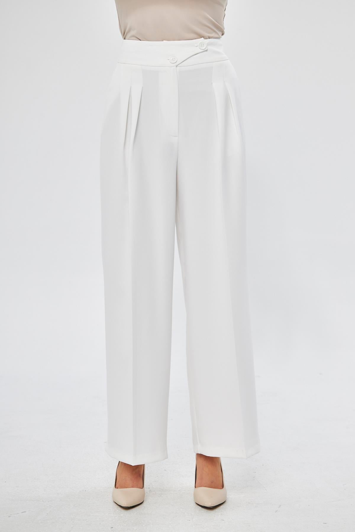 Broş Detay Bol Paça Takım