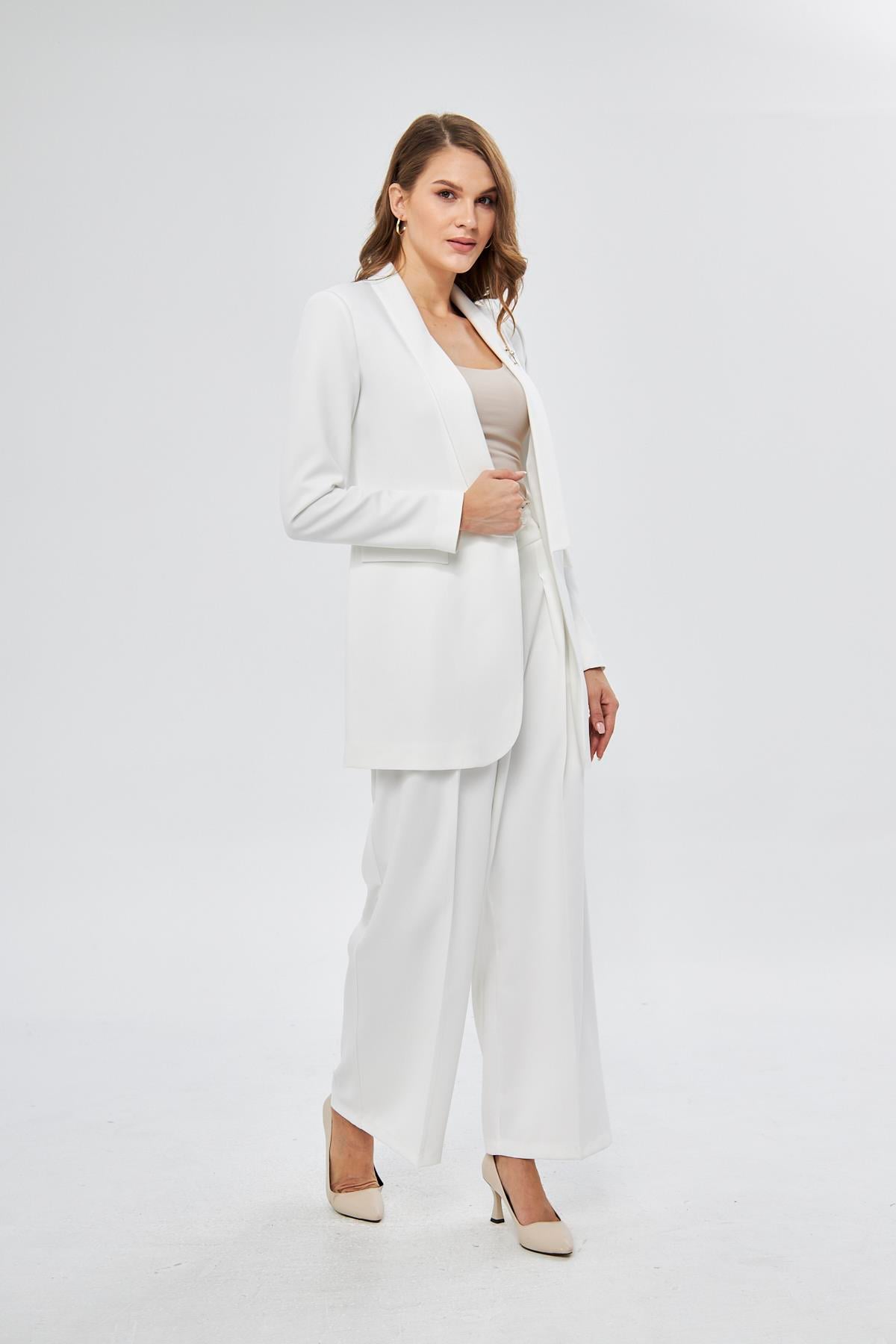 Broş Detay Bol Paça Takım