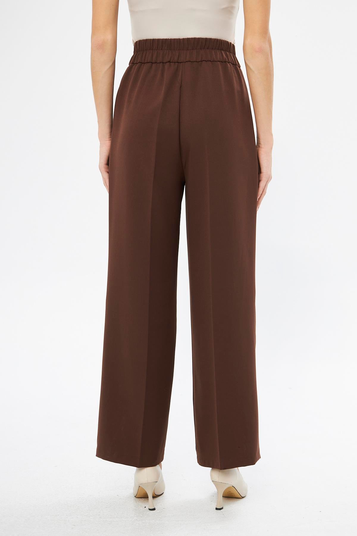 Broş Detay Bol Paça Takım