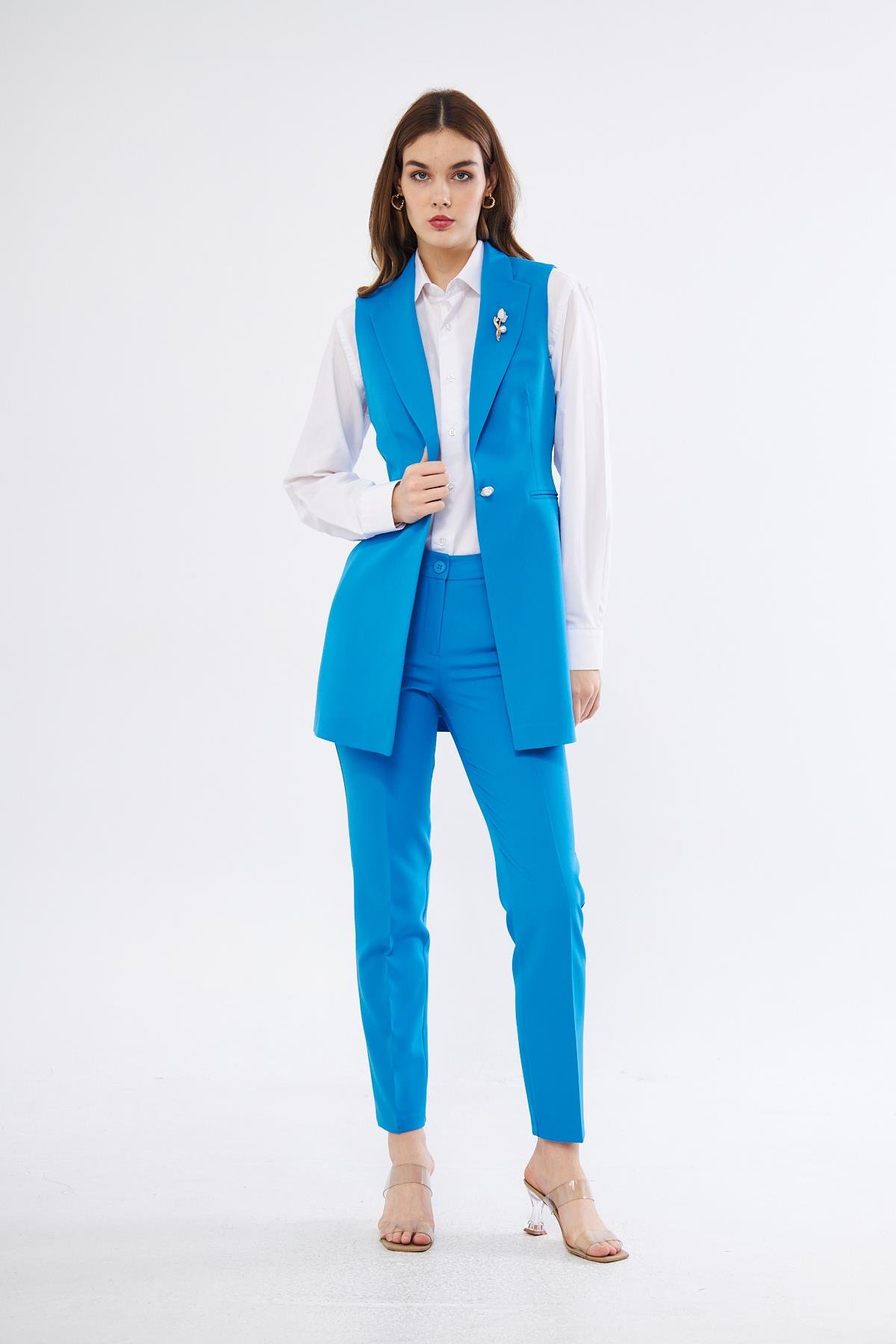 Broş Detay İnci Düğme Yelekli Takım Çivit Mavi