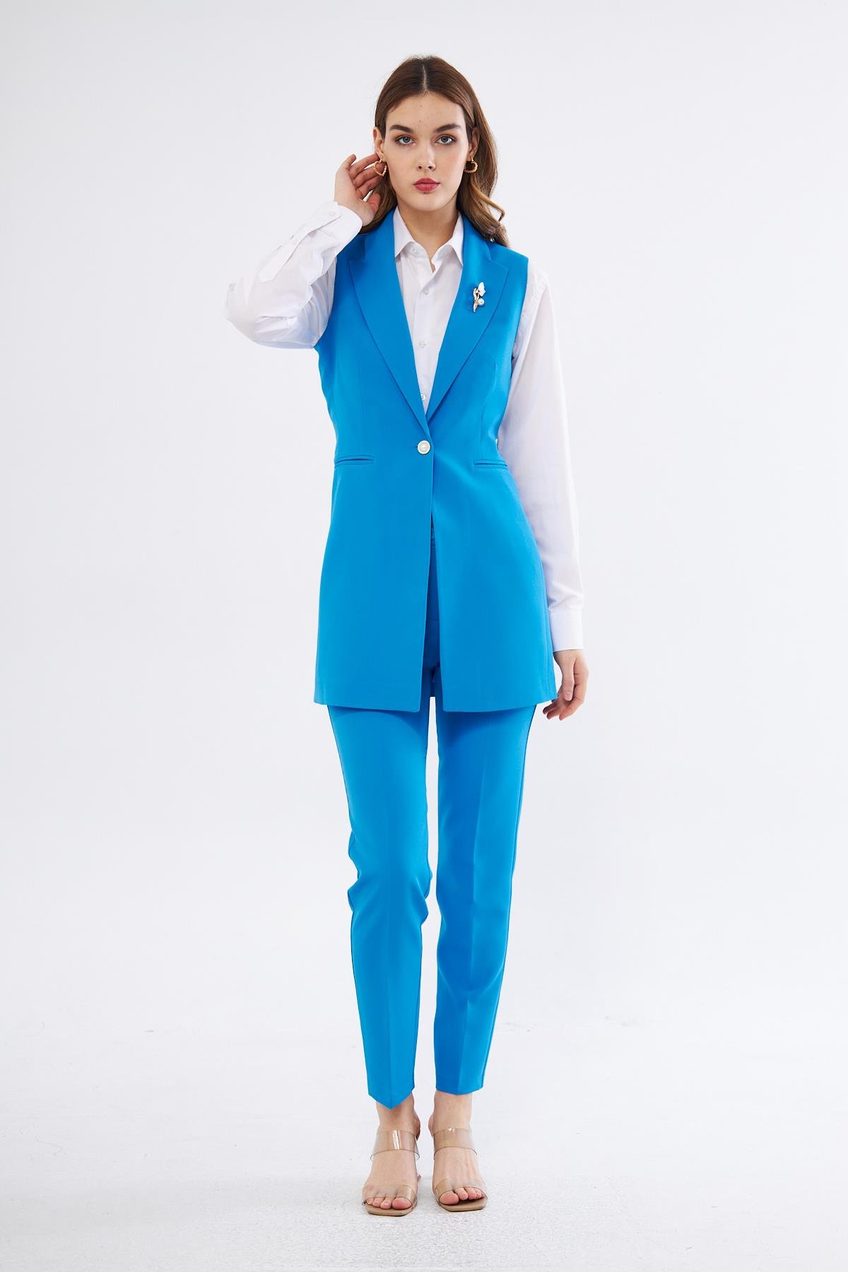 Broş Detay İnci Düğme Yelekli Takım Çivit Mavi