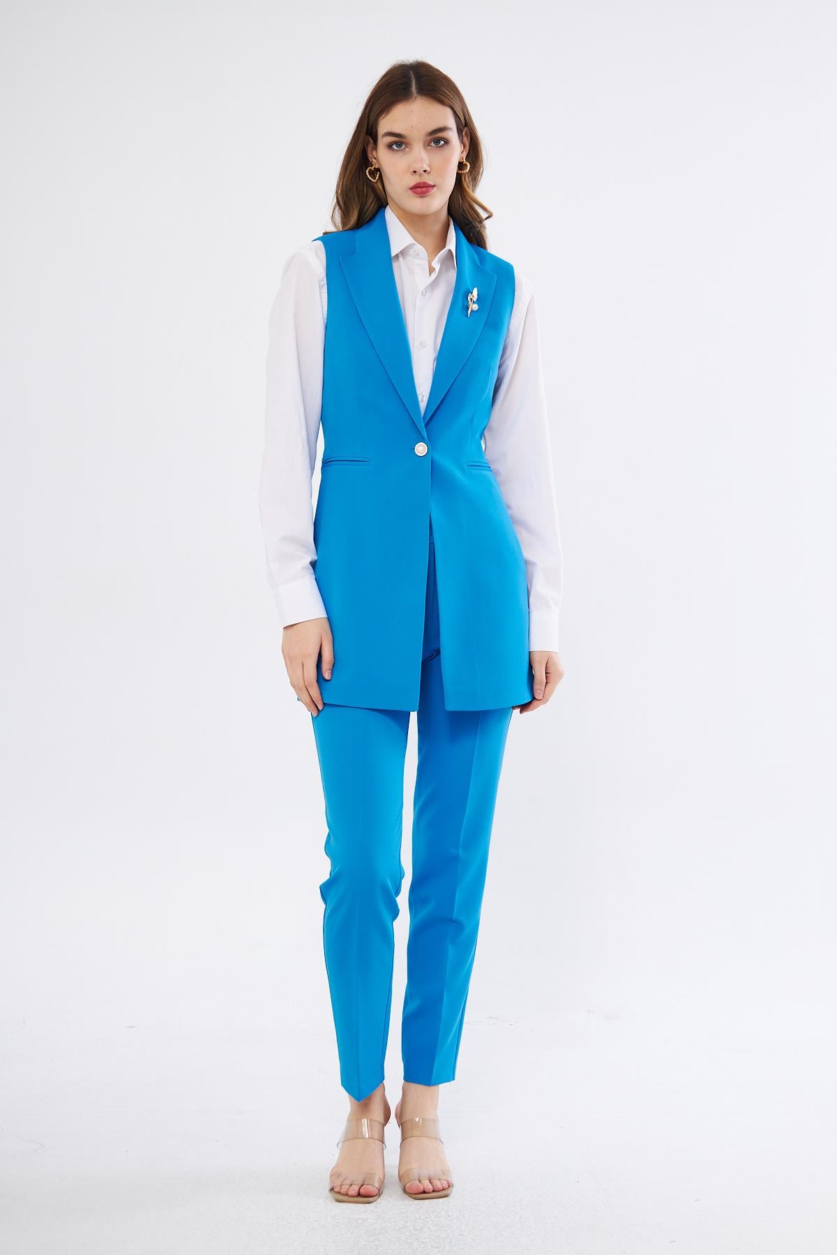 Broş Detay İnci Düğme Yelekli Takım Çivit Mavi