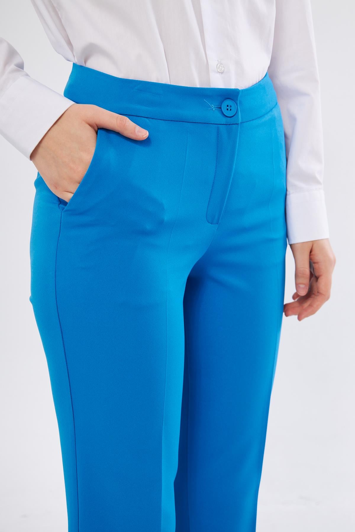 Broş Detay İnci Düğme Yelekli Takım Çivit Mavi