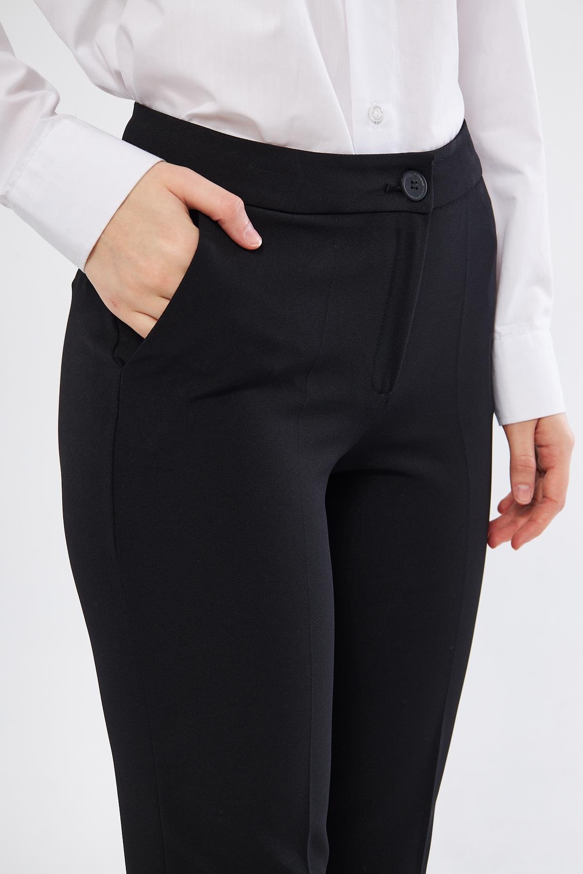 Broş Detay İnci Düğme Yelekli Takım Siyah