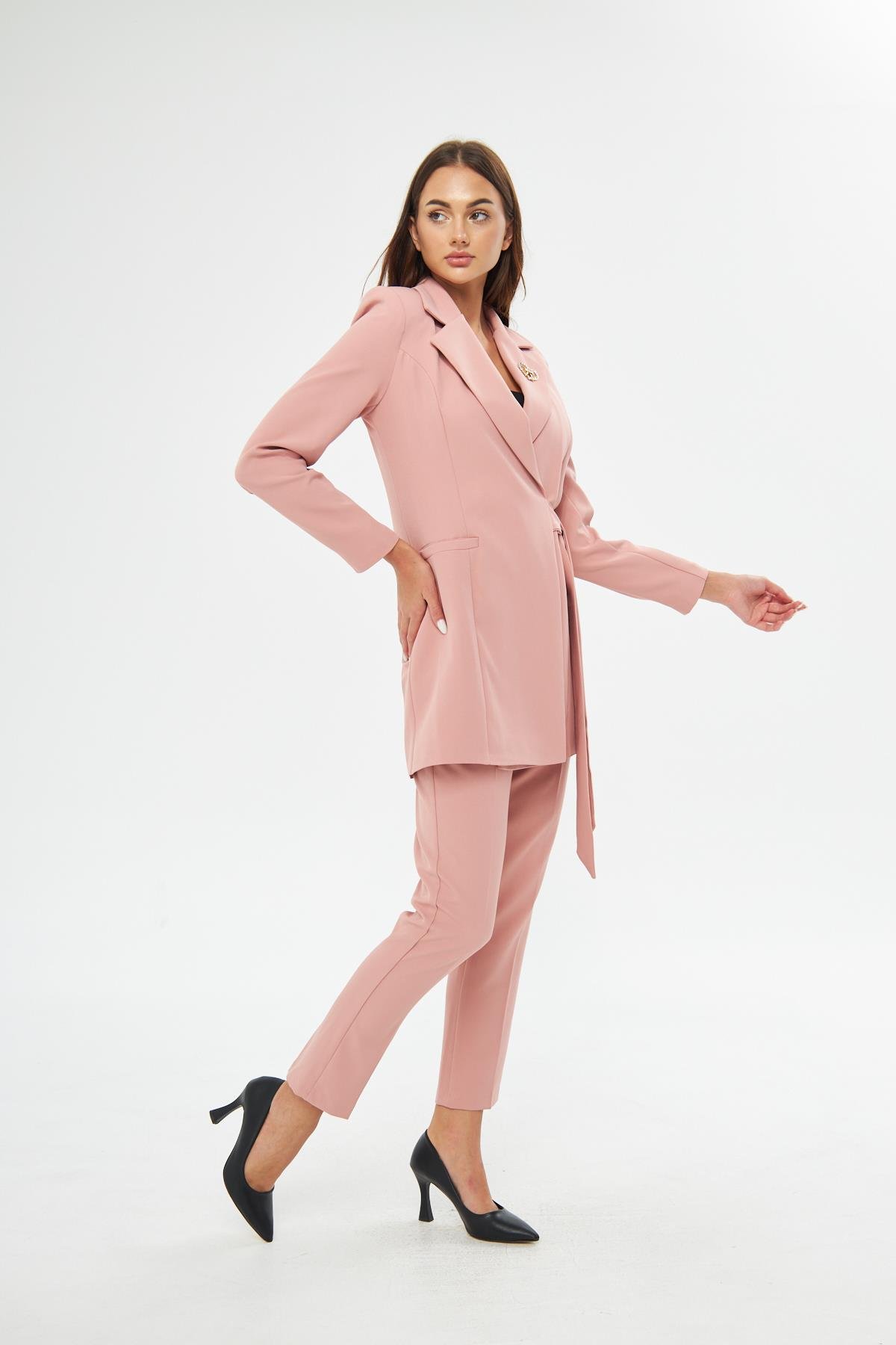 Broş Detay Kuşaklı Takım