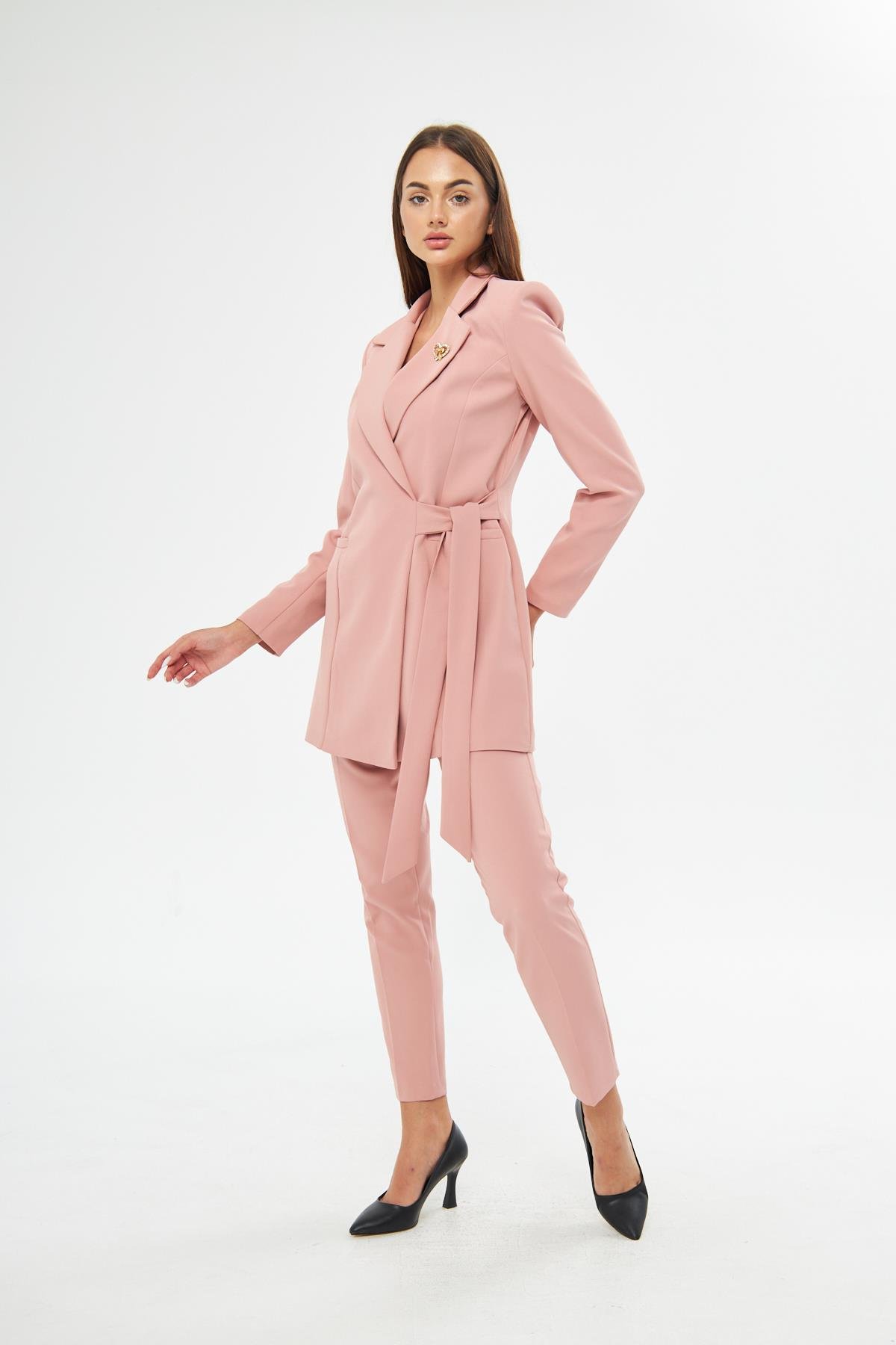 Broş Detay Kuşaklı Takım