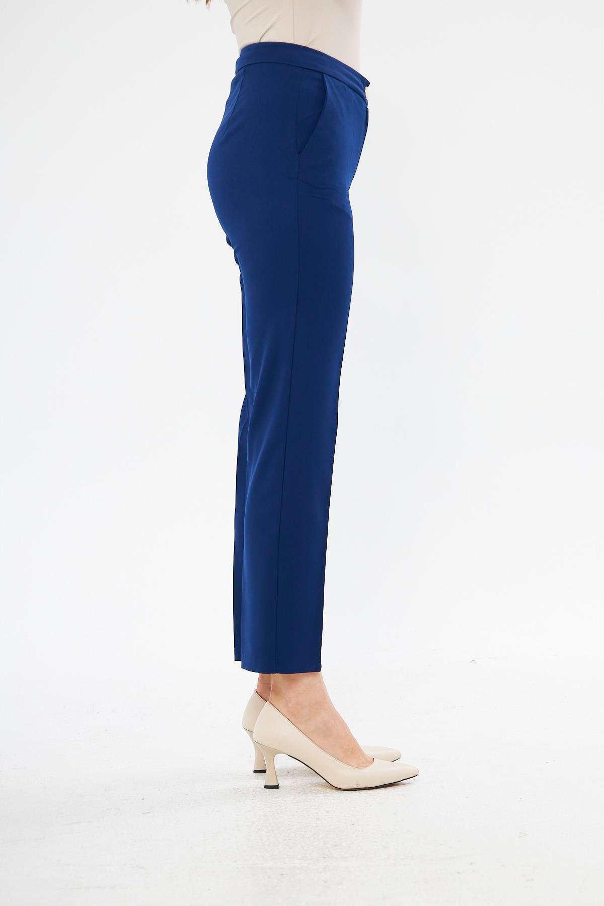 Broş Detay Uzun Ceketli Takım