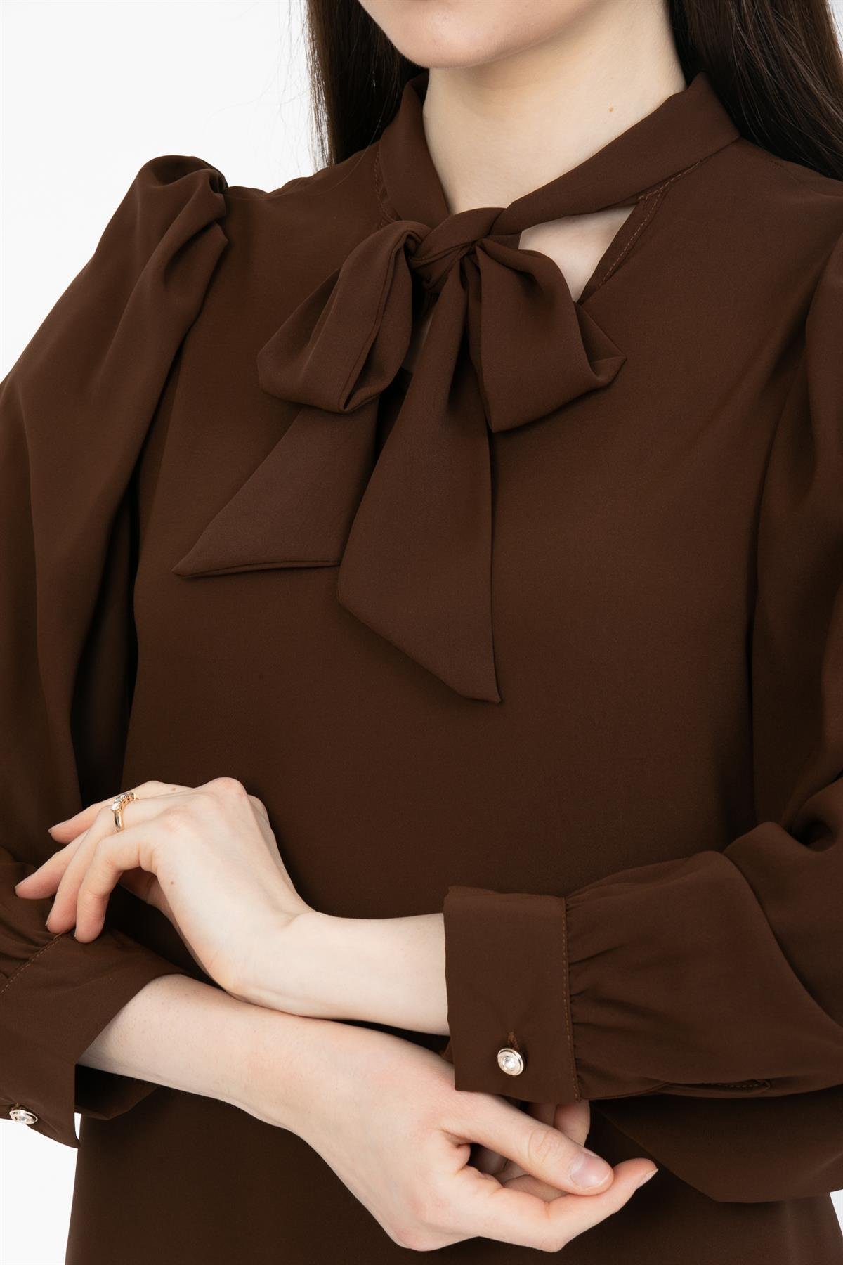 Büzgü Kol Fularlı Gömlek Kahve