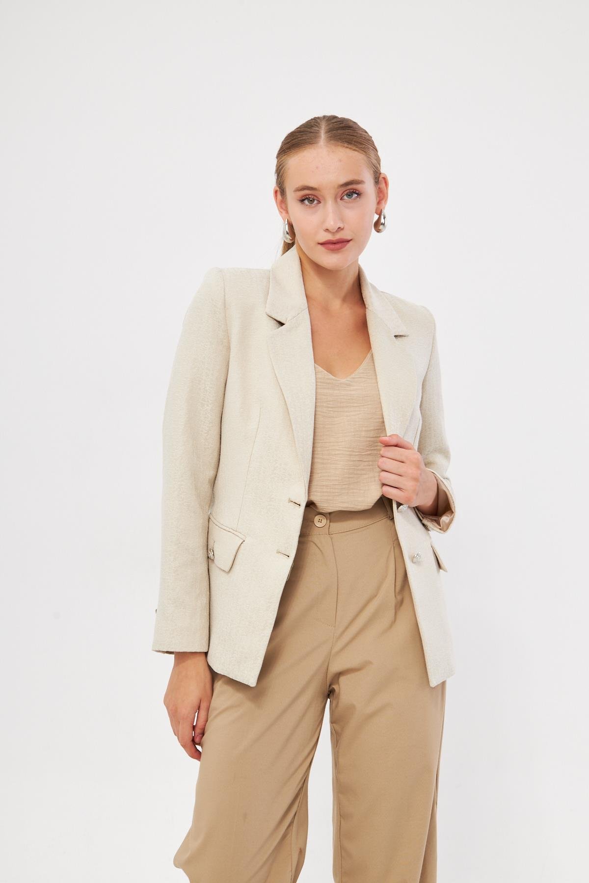 Düğme Detay Kartaneli Kısa Ceket 