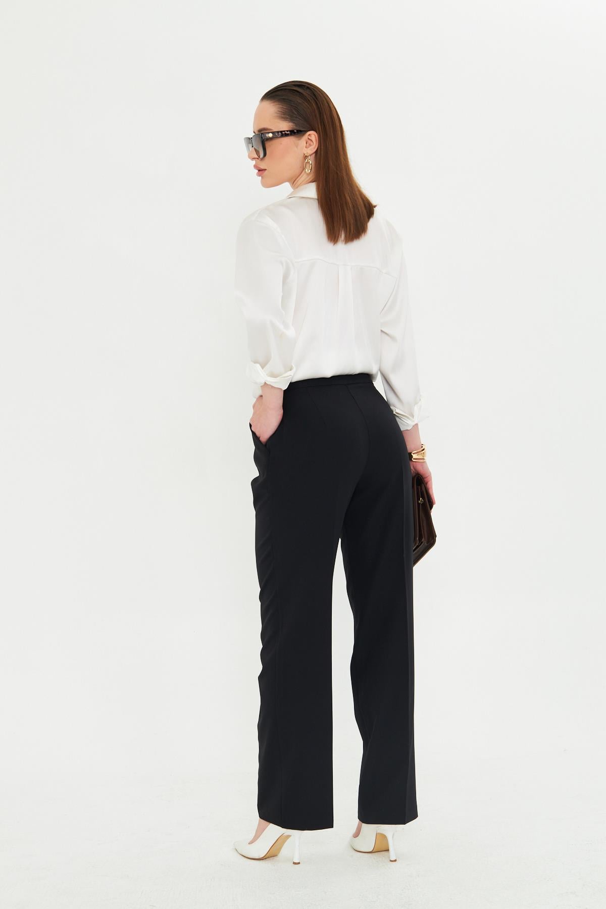 Gold Aksesuarlı Bol Paça Pantolon Siyah