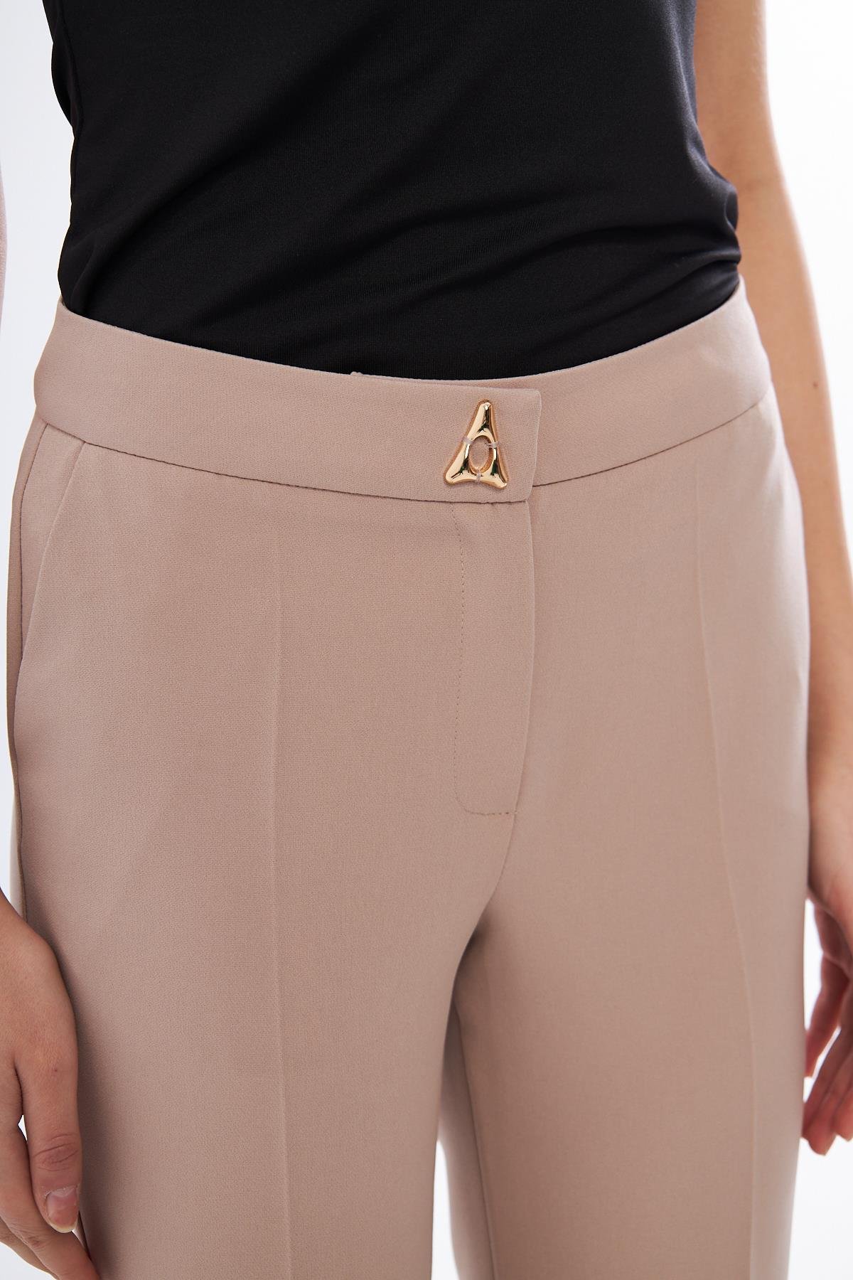 Gold Üçgen Aksesuarlı Takım Bej