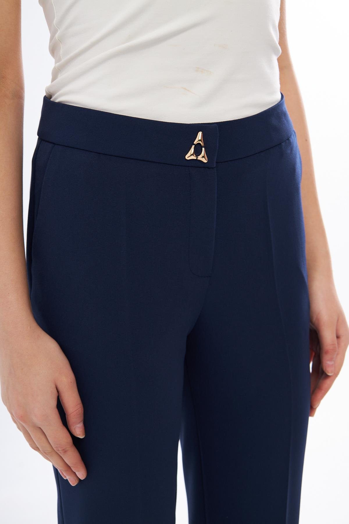 Gold Üçgen Aksesuarlı Takım Lacivert