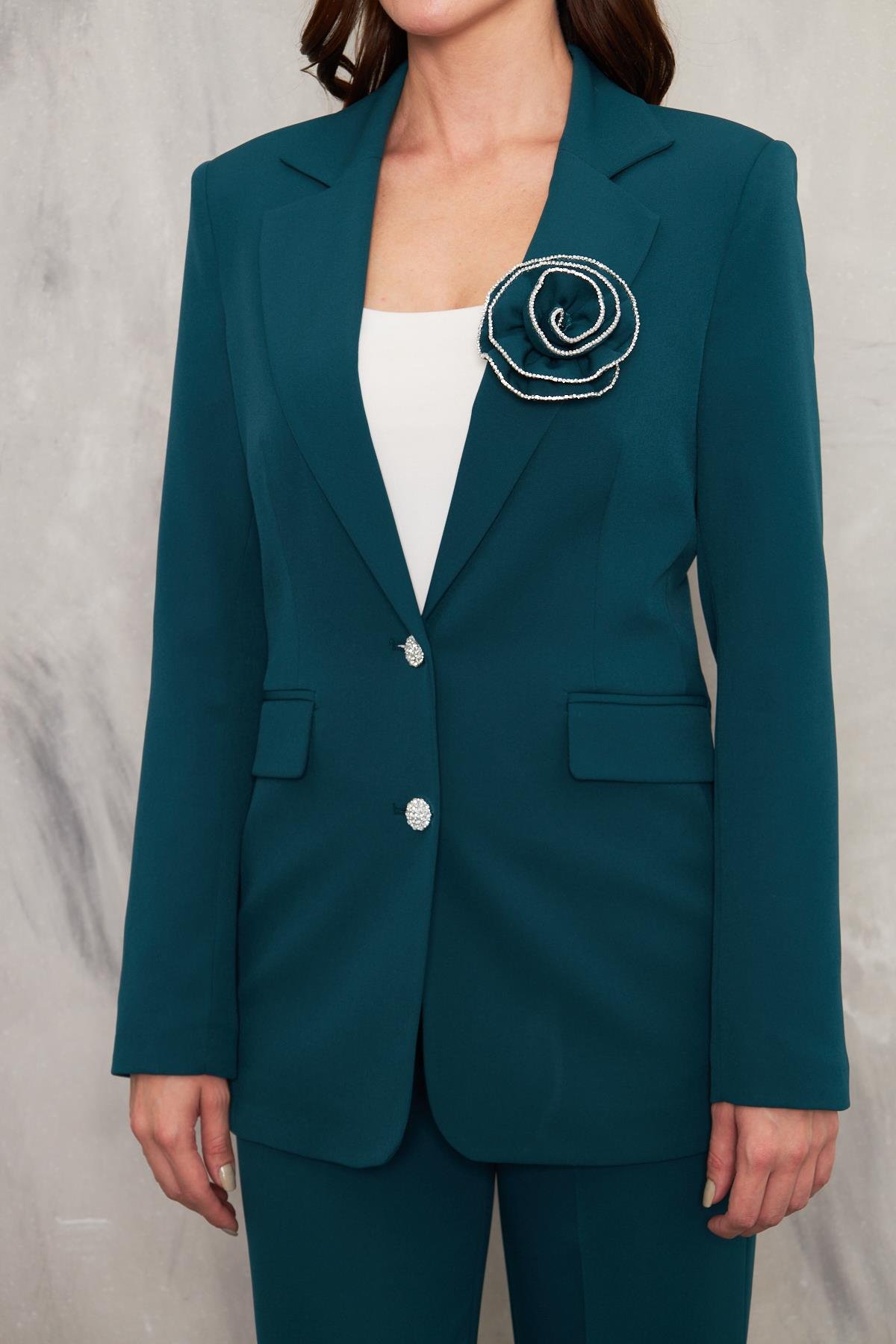 Gül Broşlu 2 Düğmeli Takım Zümrüt