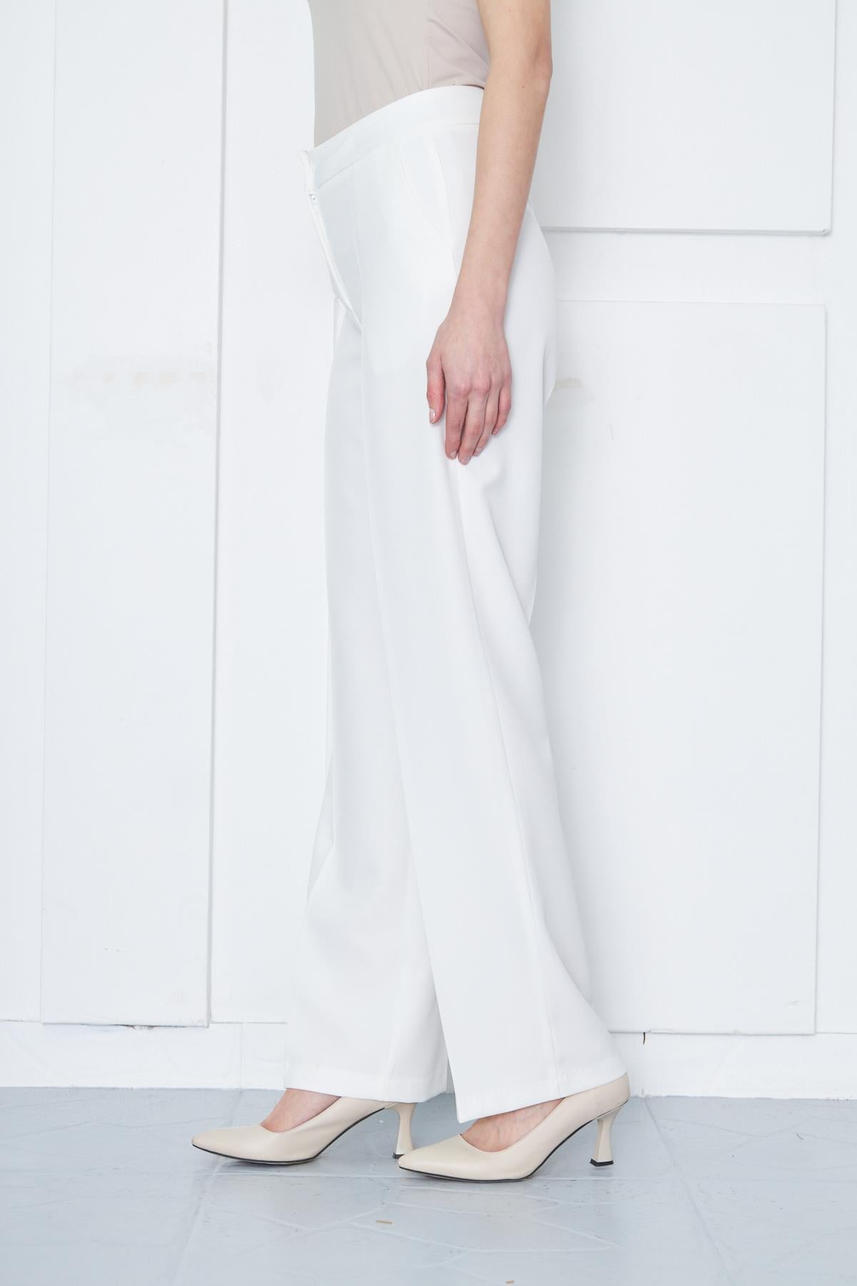 Halter Aksesuarlı Takım Ekru