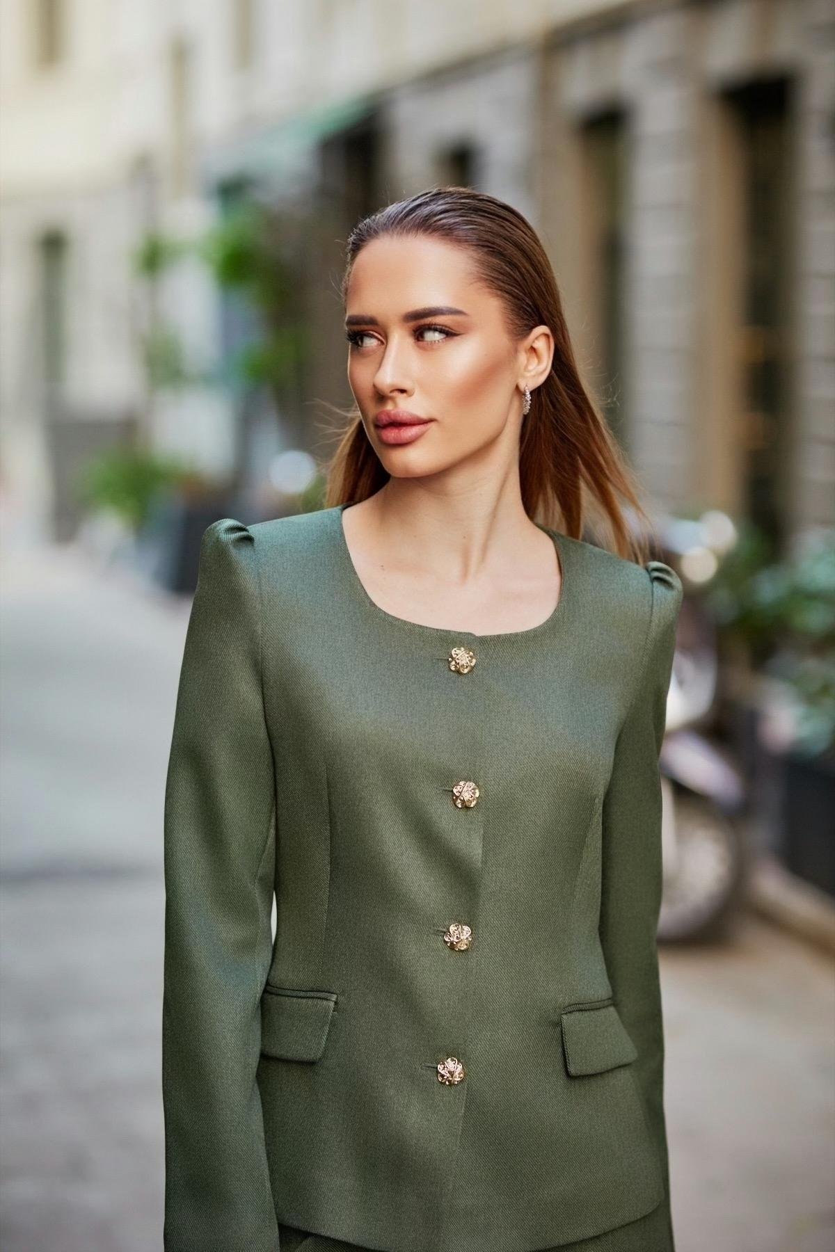 Omuz Kırmalı Gold Düğmeli Yünefekt Etekli Takım Haki