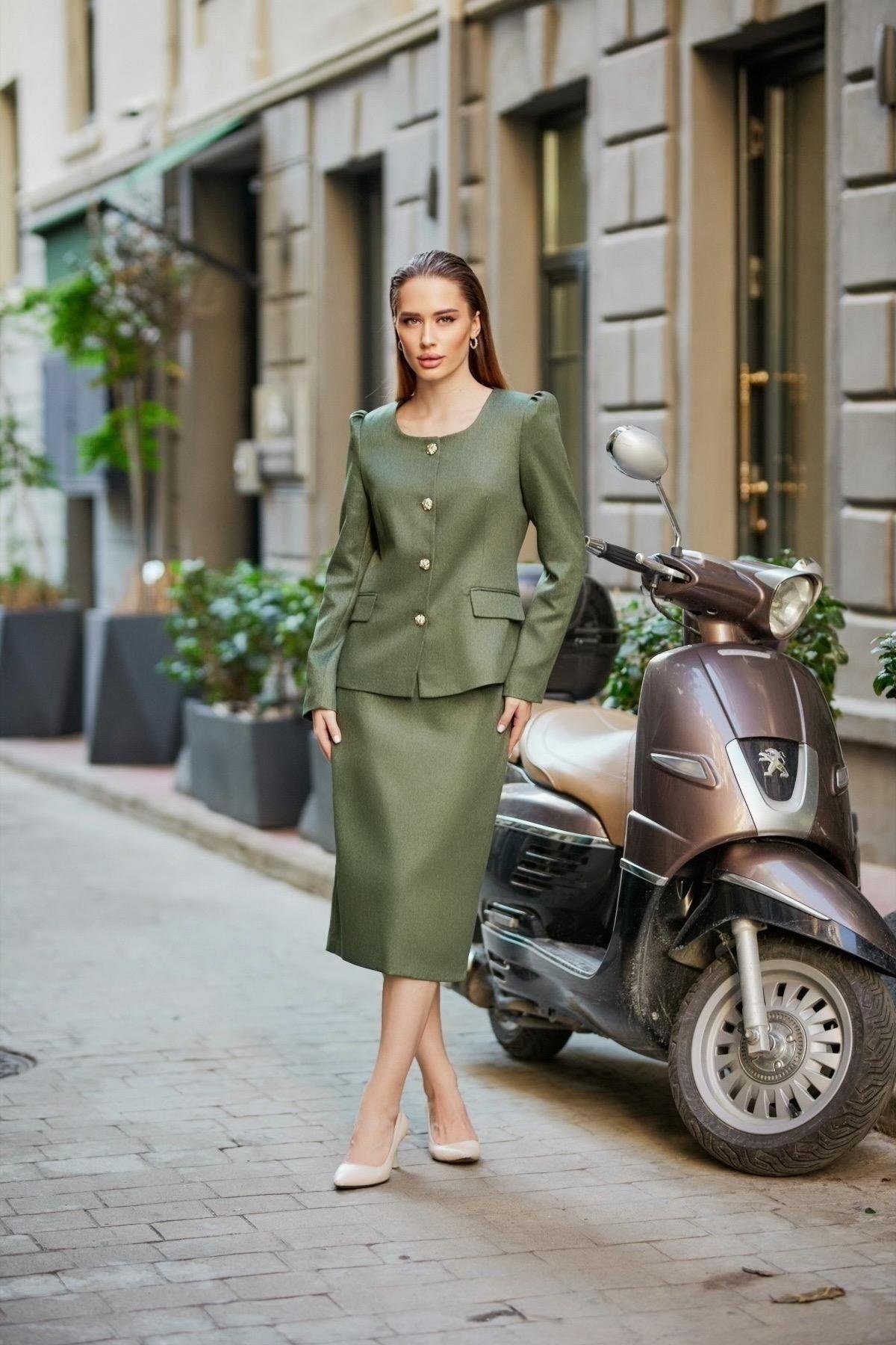 Omuz Kırmalı Gold Düğmeli Yünefekt Etekli Takım Haki