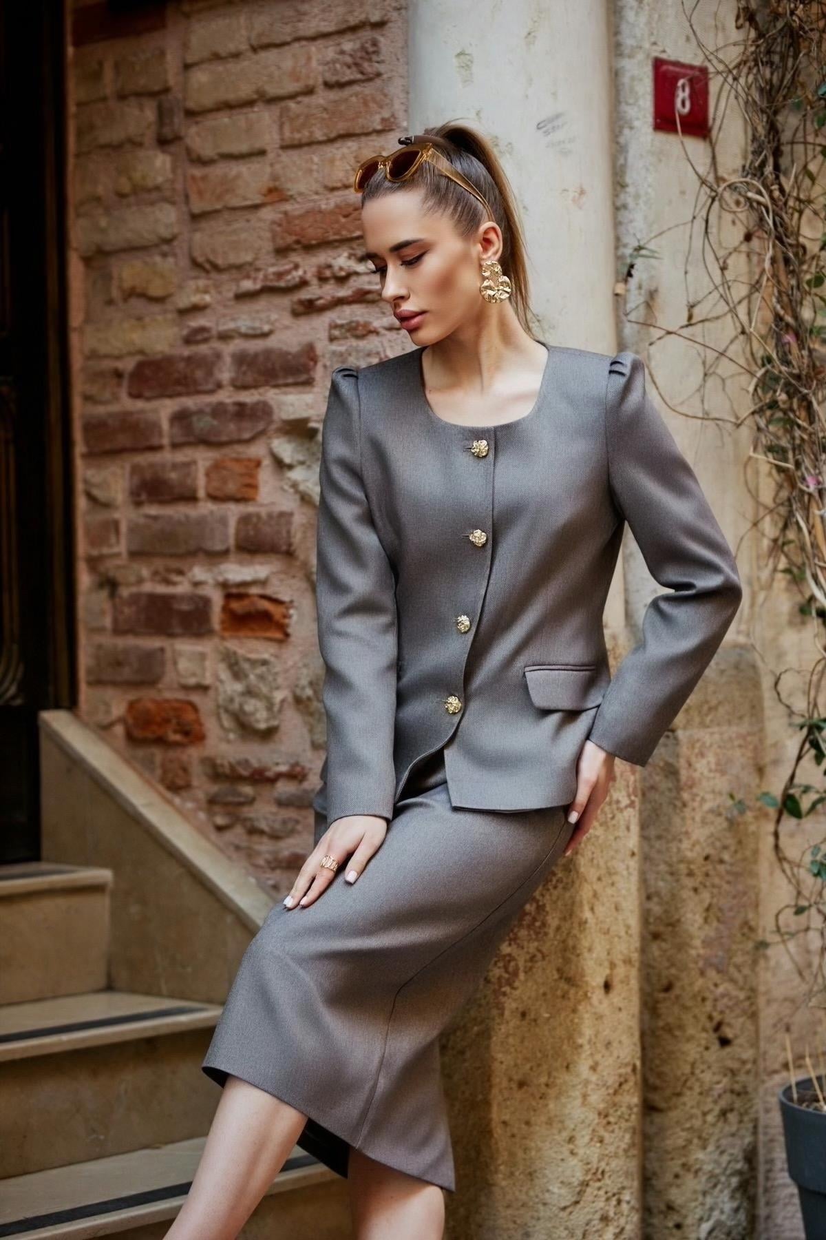 Omuz Kırmalı Gold Düğmeli Yünefekt Etekli Takım Antrasit